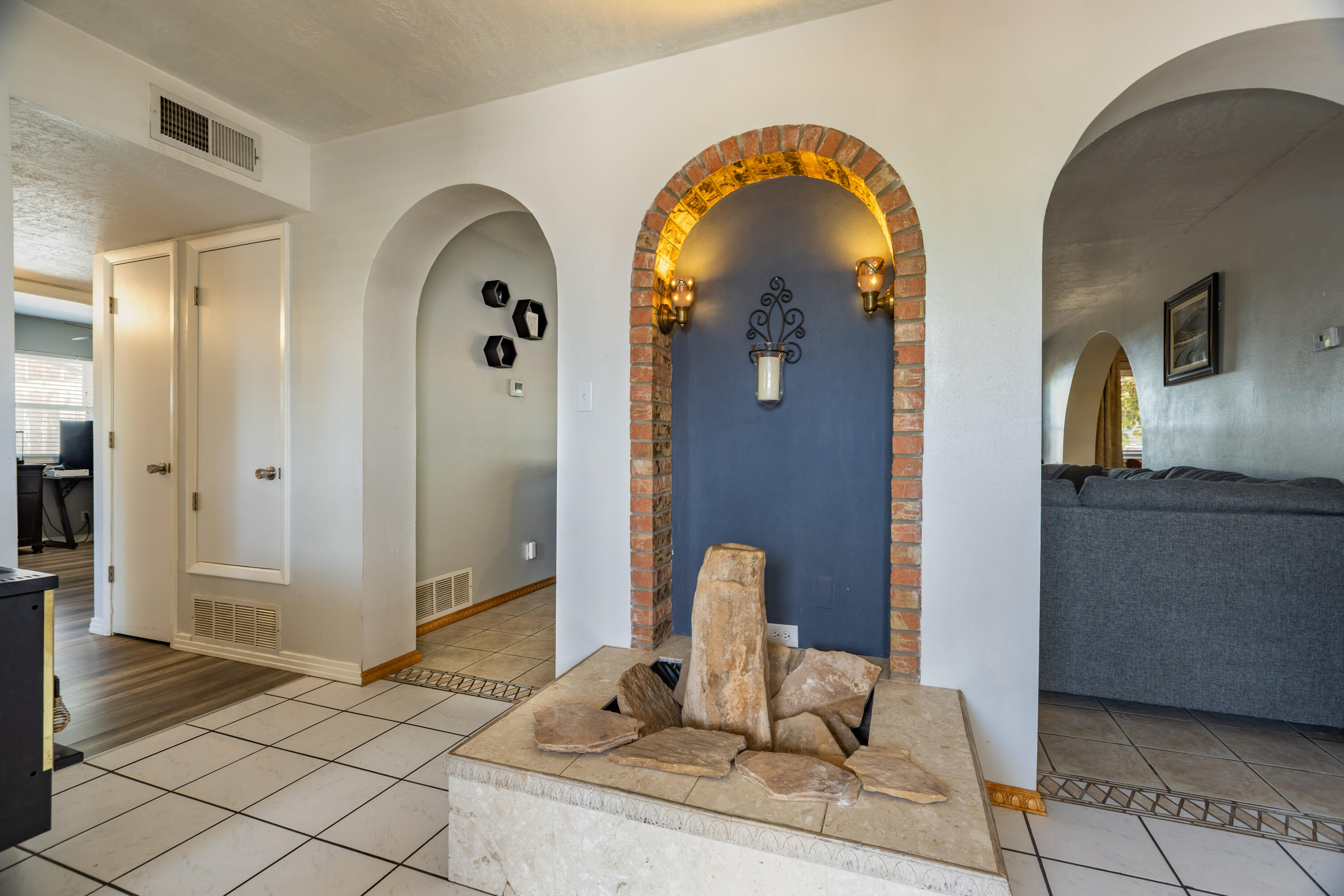 10817 LOWE Street NE