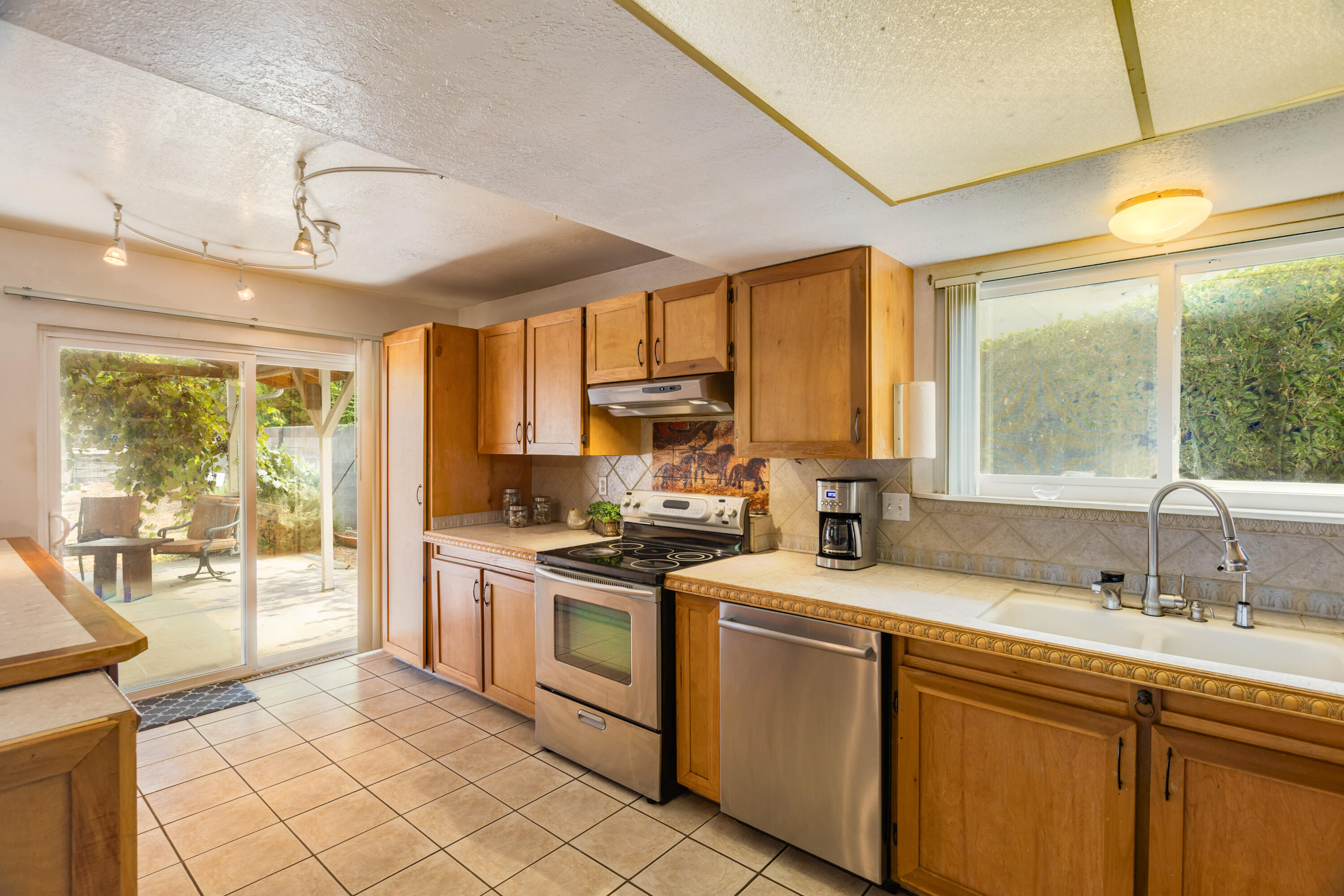 10817 LOWE Street NE