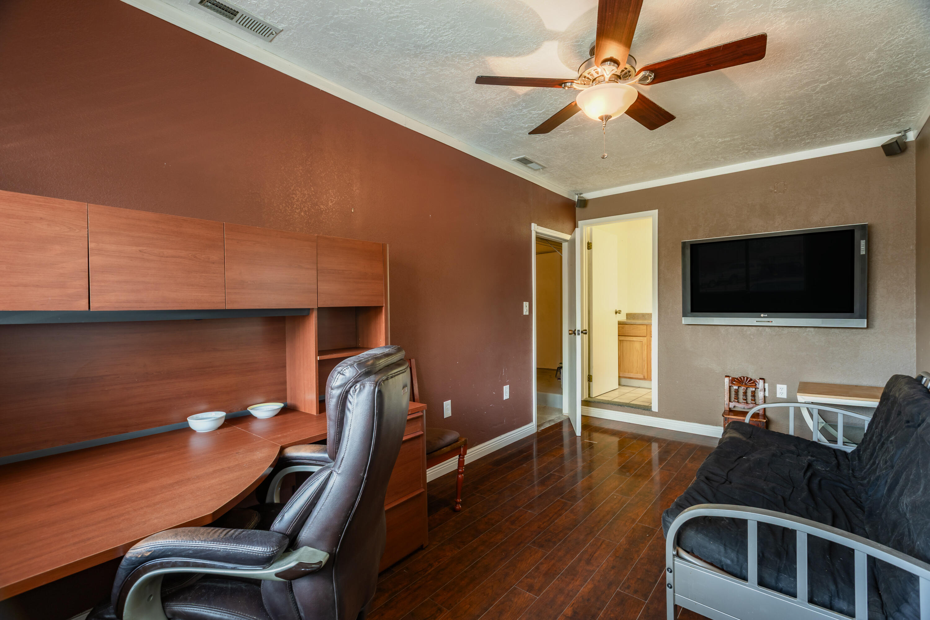 10817 LOWE Street NE