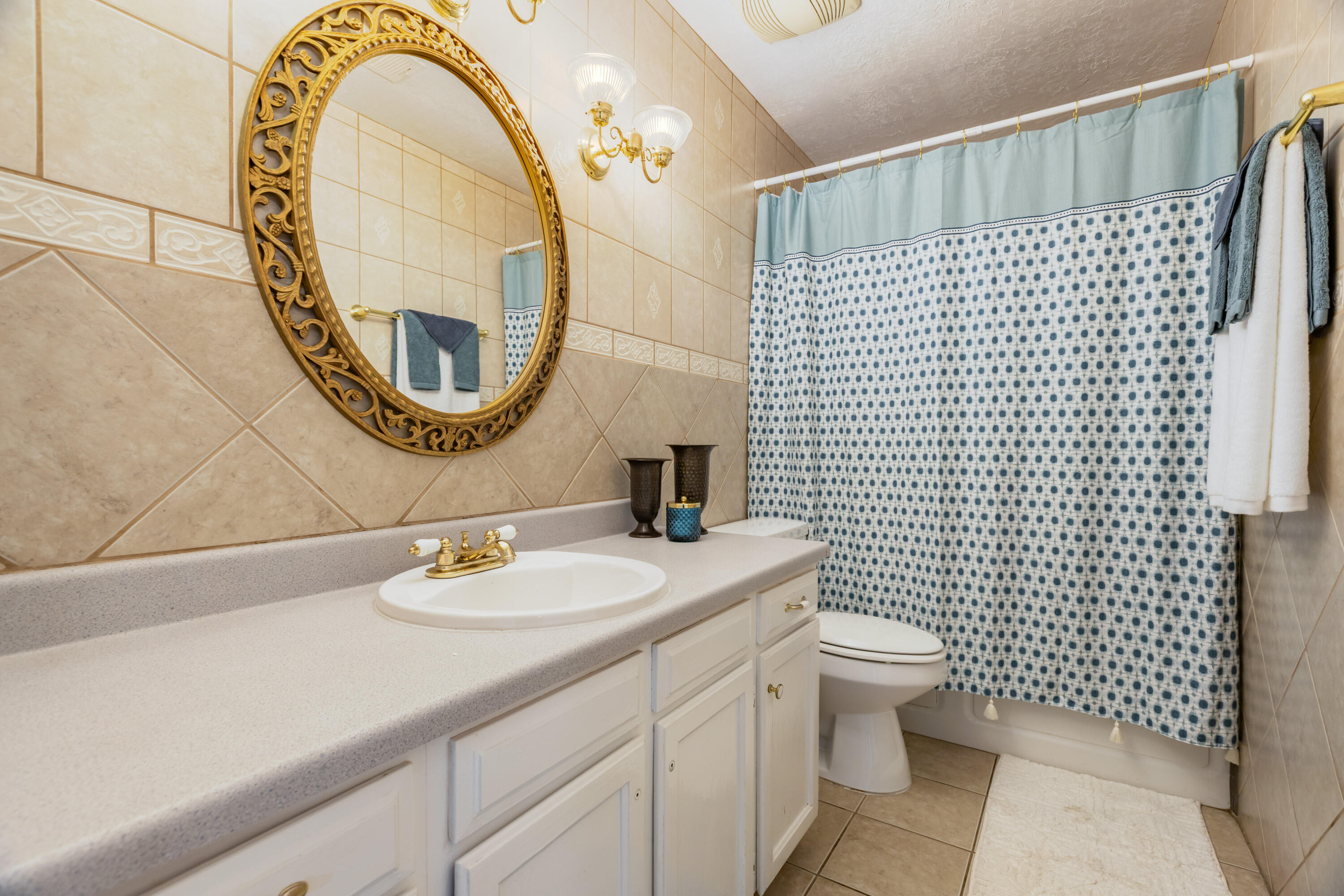 10817 LOWE Street NE