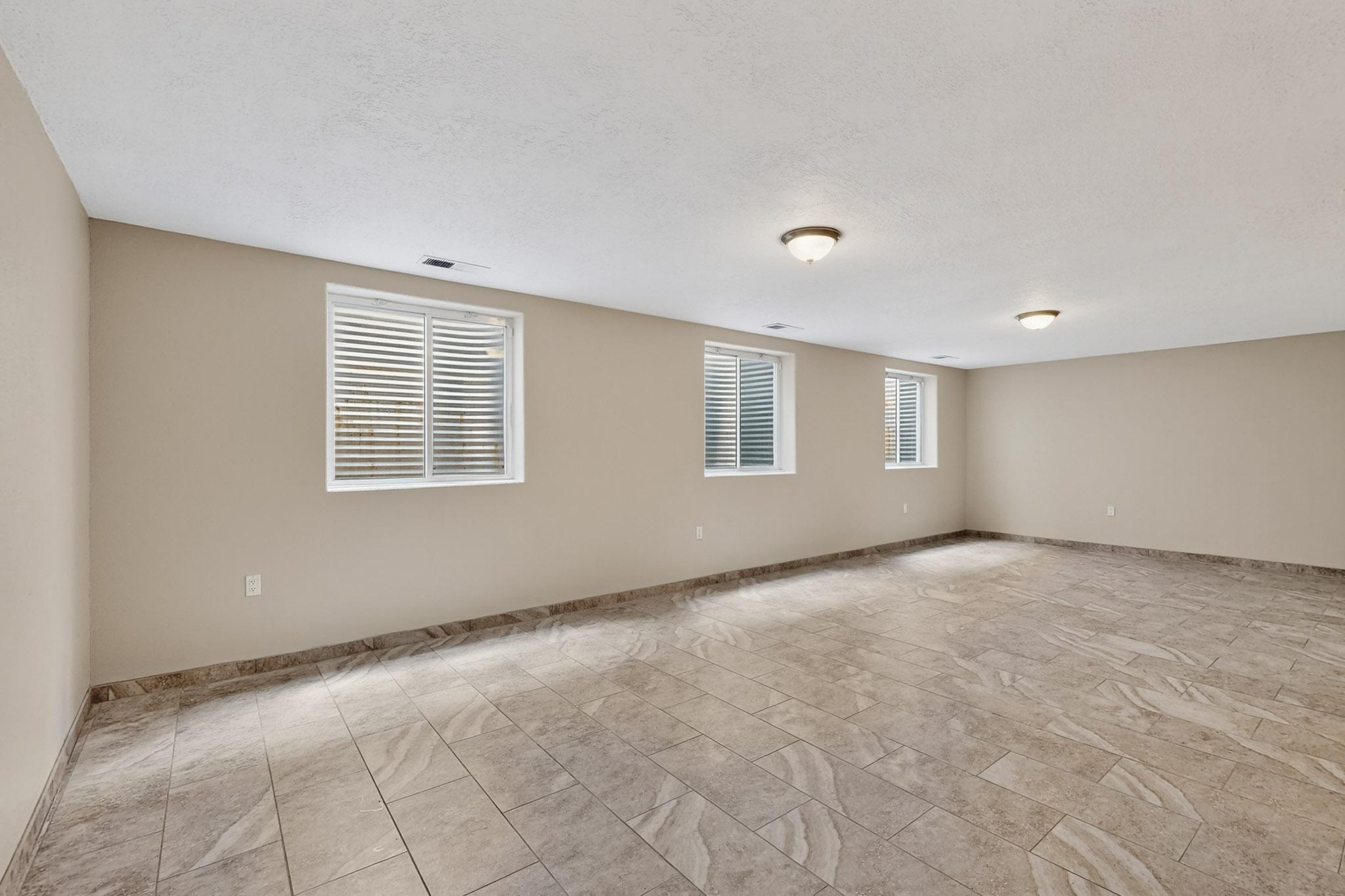 5916 S SANDIA Court NE