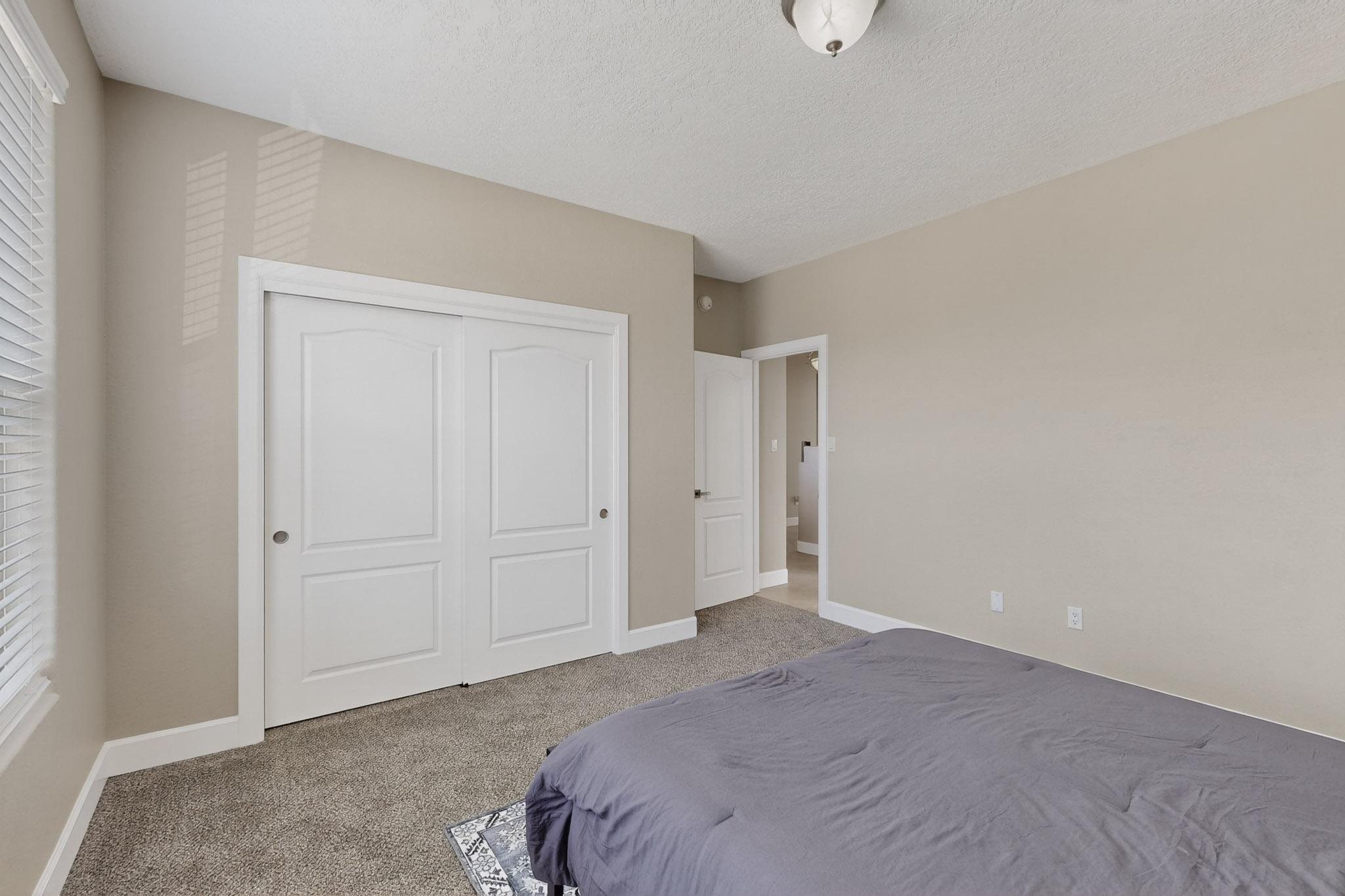 5916 S SANDIA Court NE