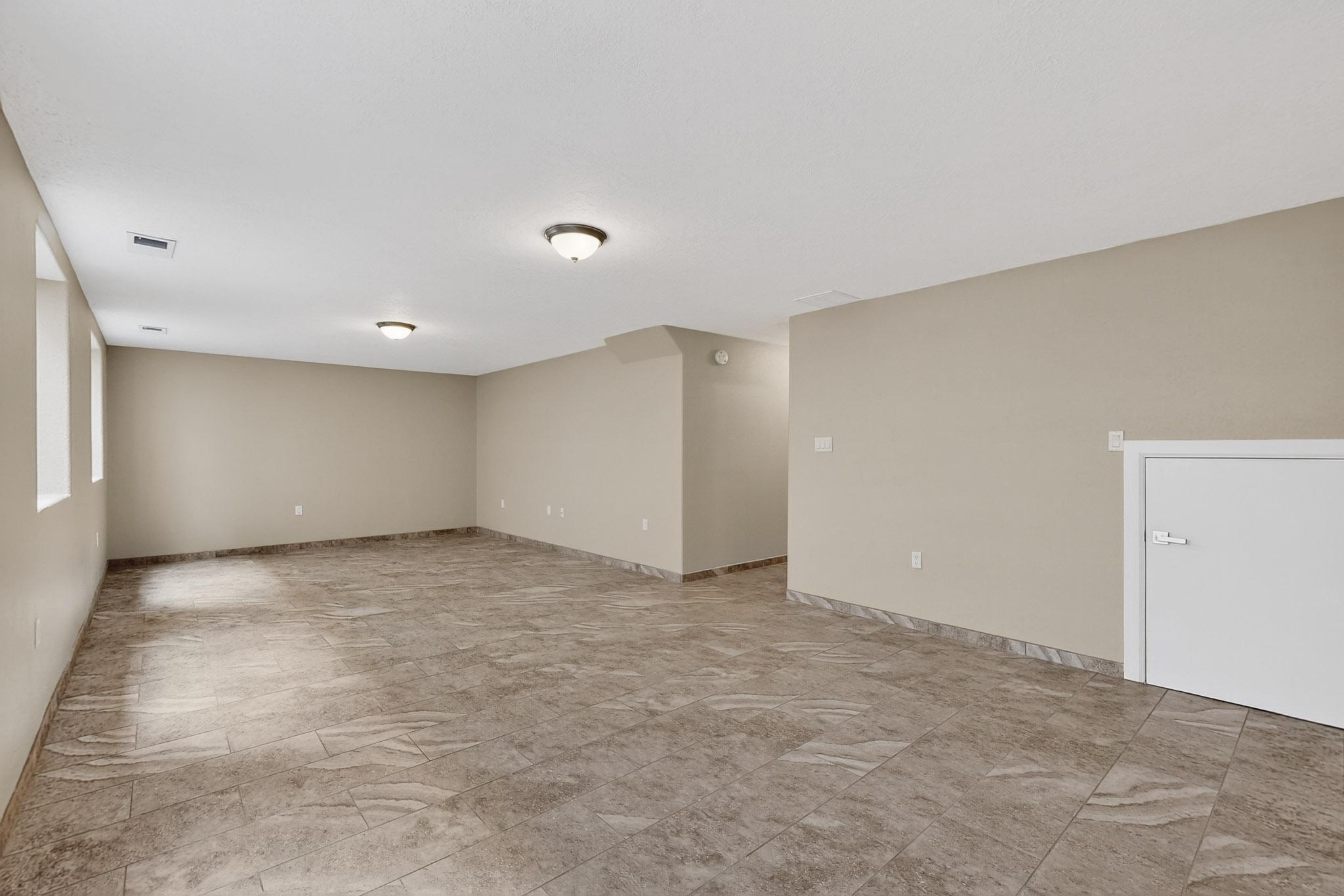 5916 S SANDIA Court NE