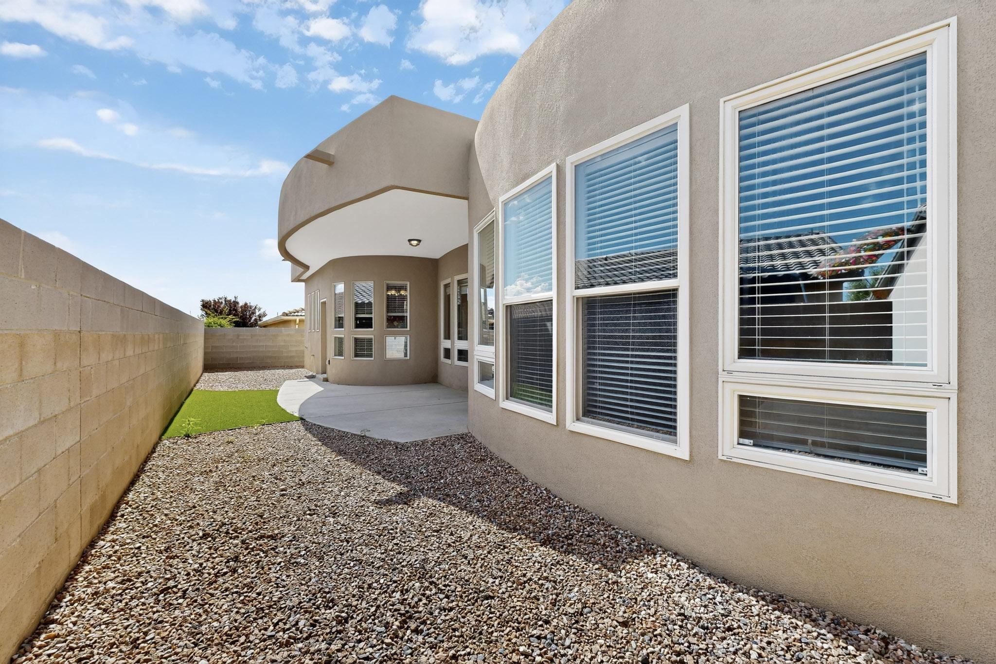 5916 S SANDIA Court NE