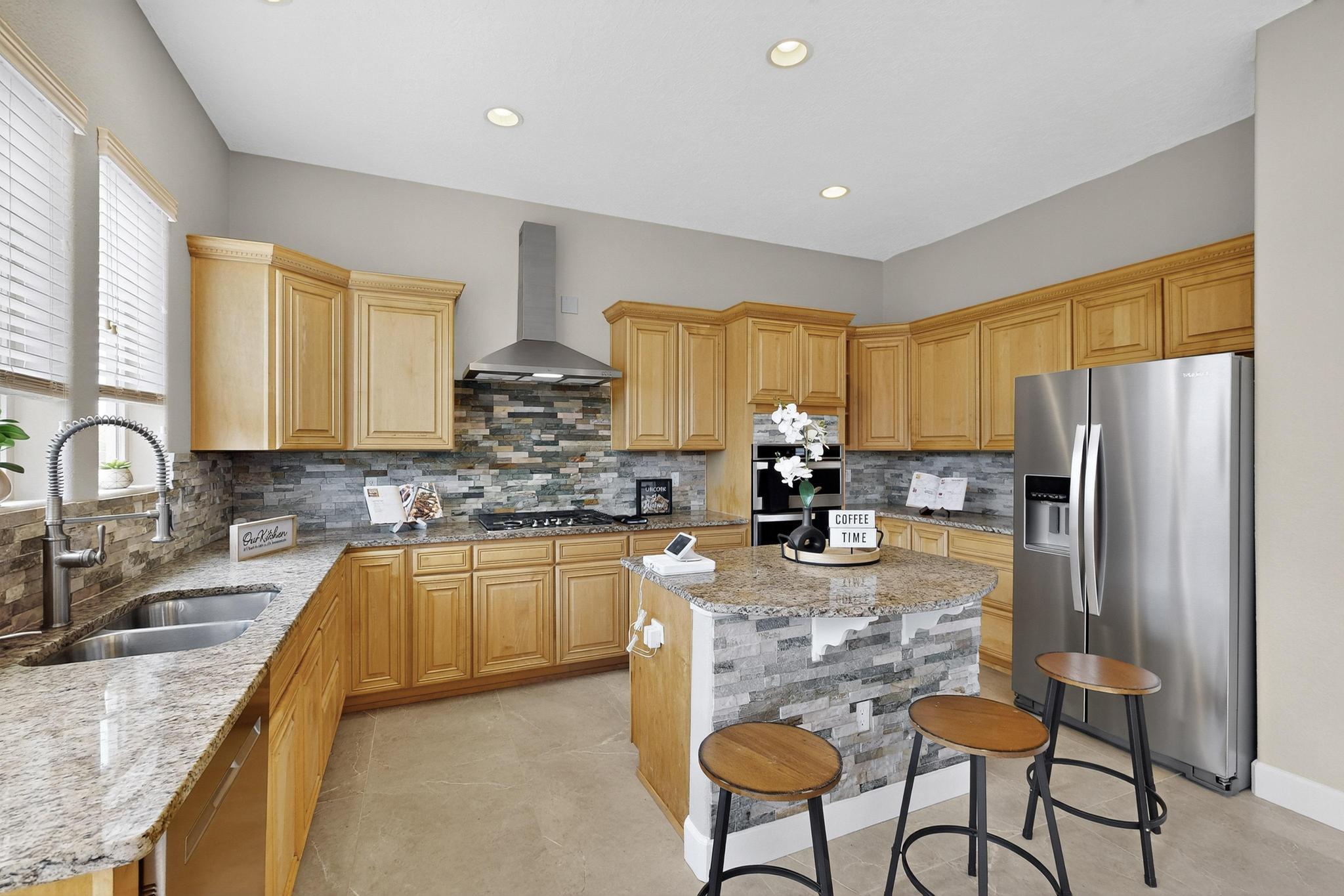 5916 S SANDIA Court NE