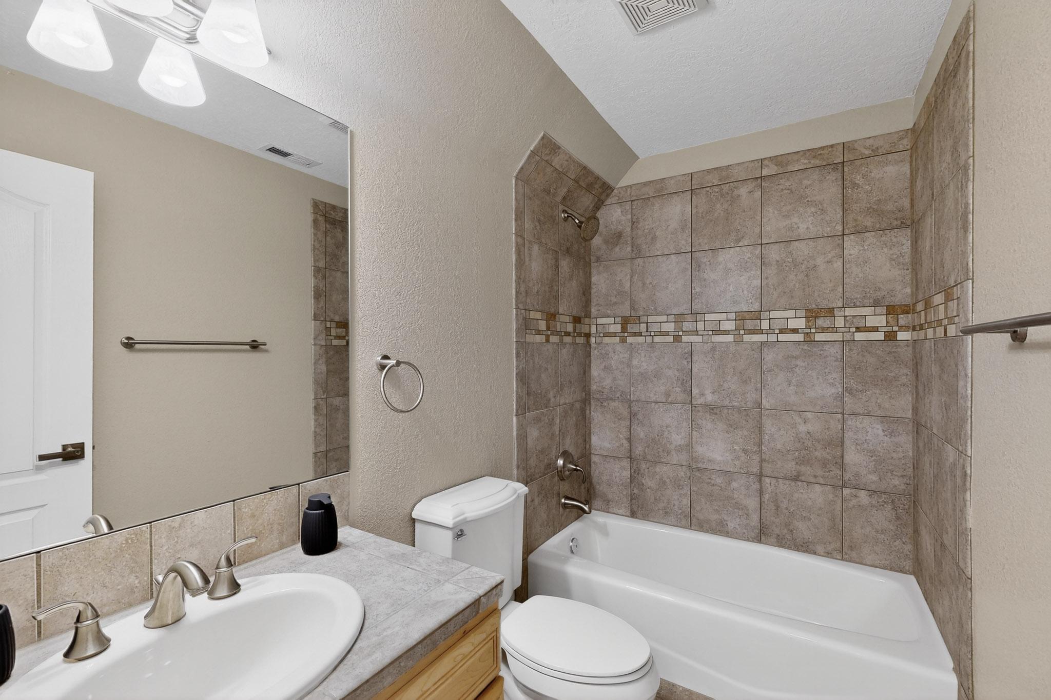 5916 S SANDIA Court NE