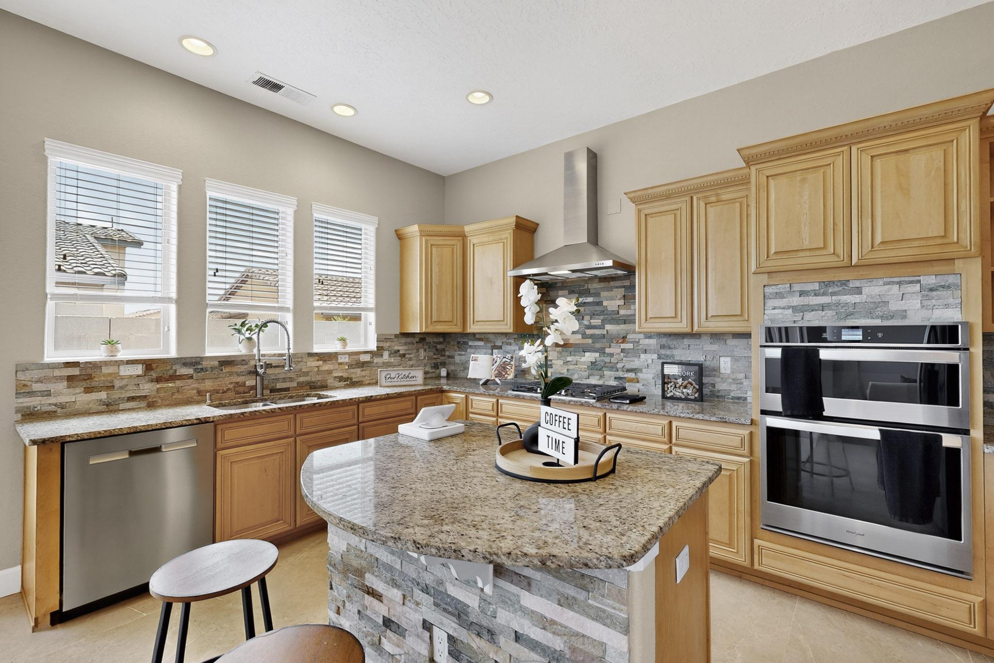 5916 S SANDIA Court NE