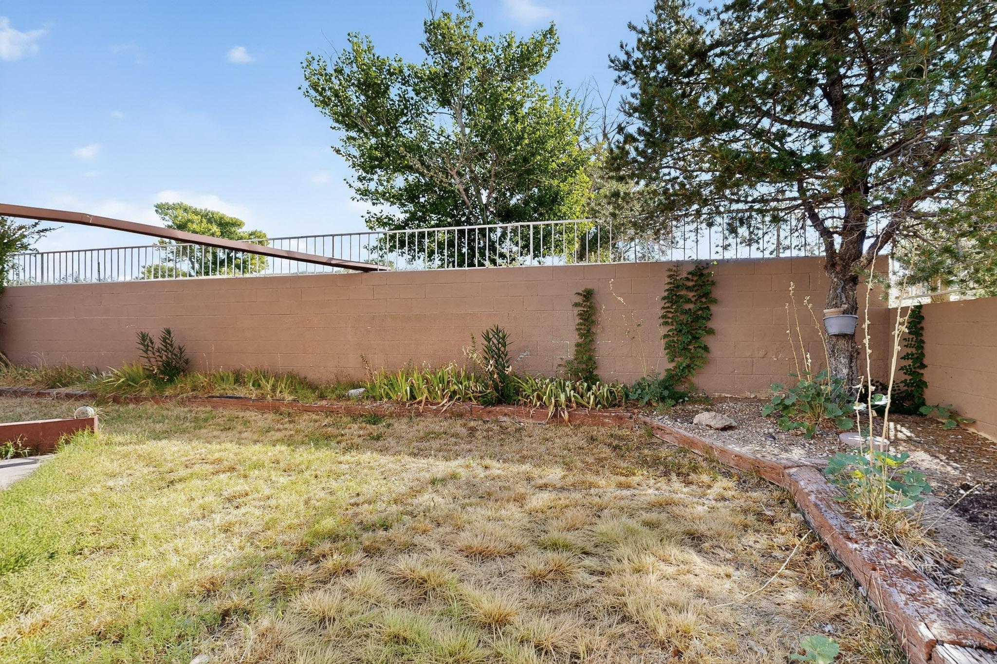 100 VISTA DEL SOL Street