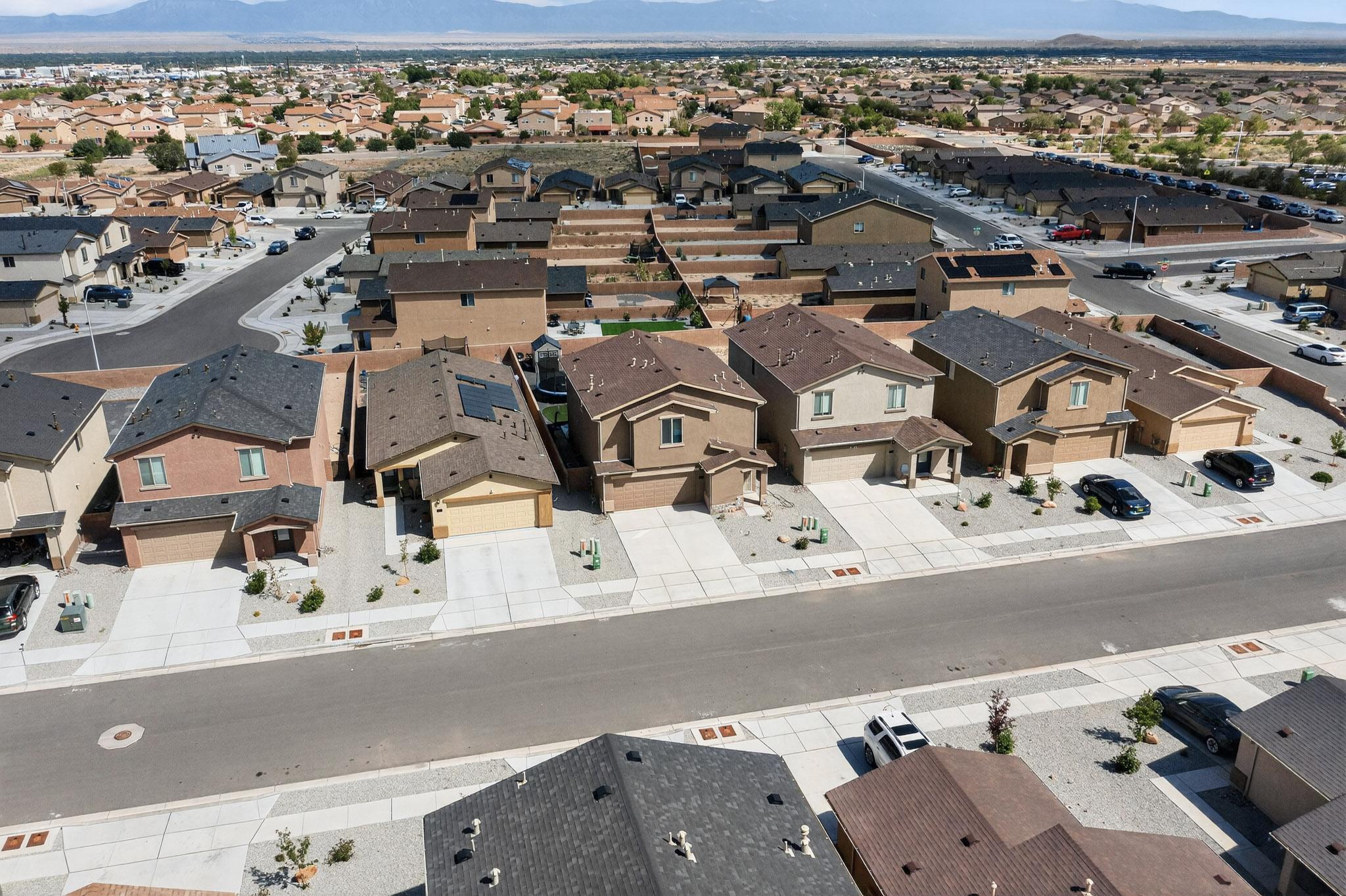 471 CHAFEY Drive SW