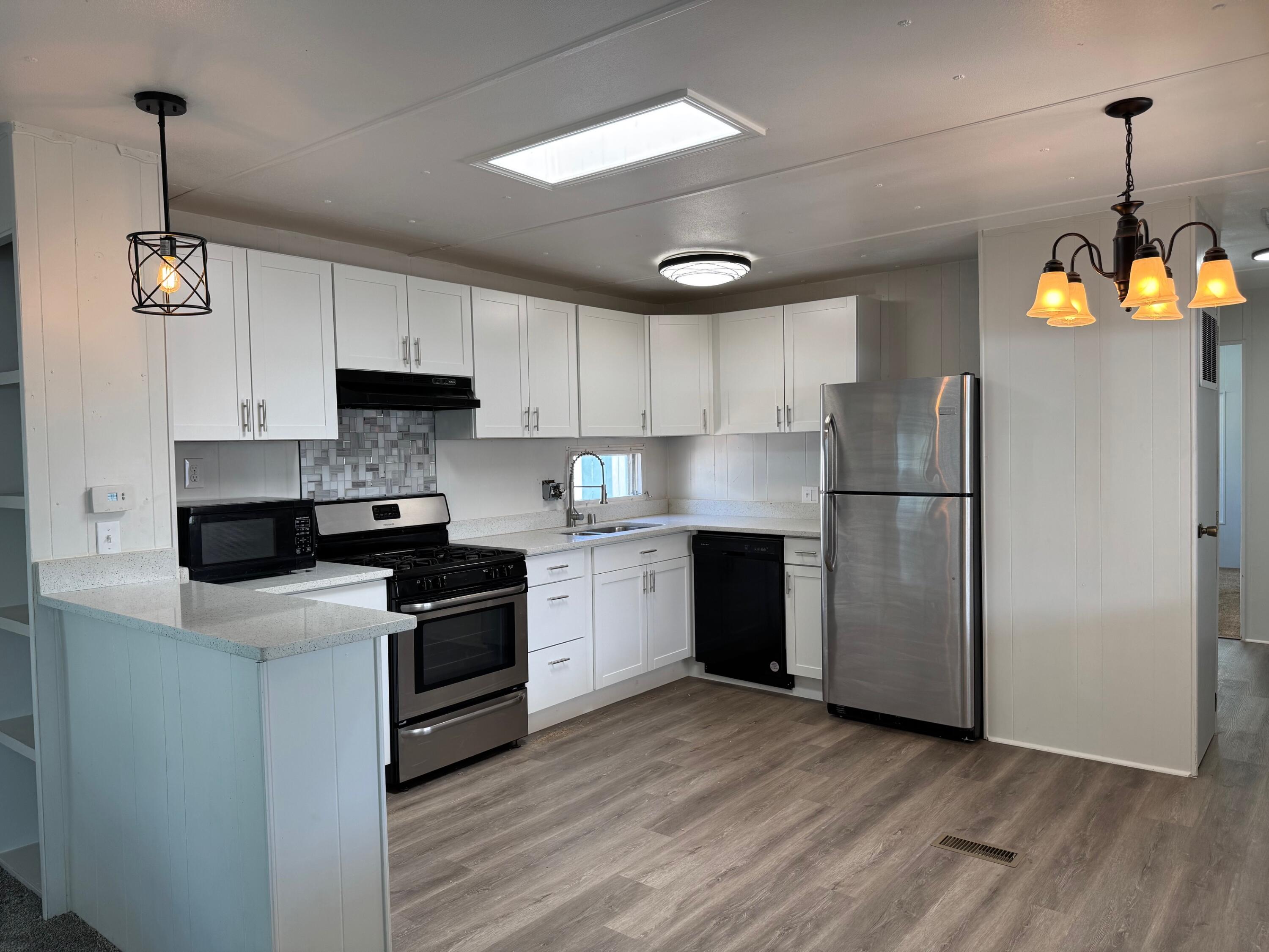 7112 PAN AMERICAN EAST NE 113