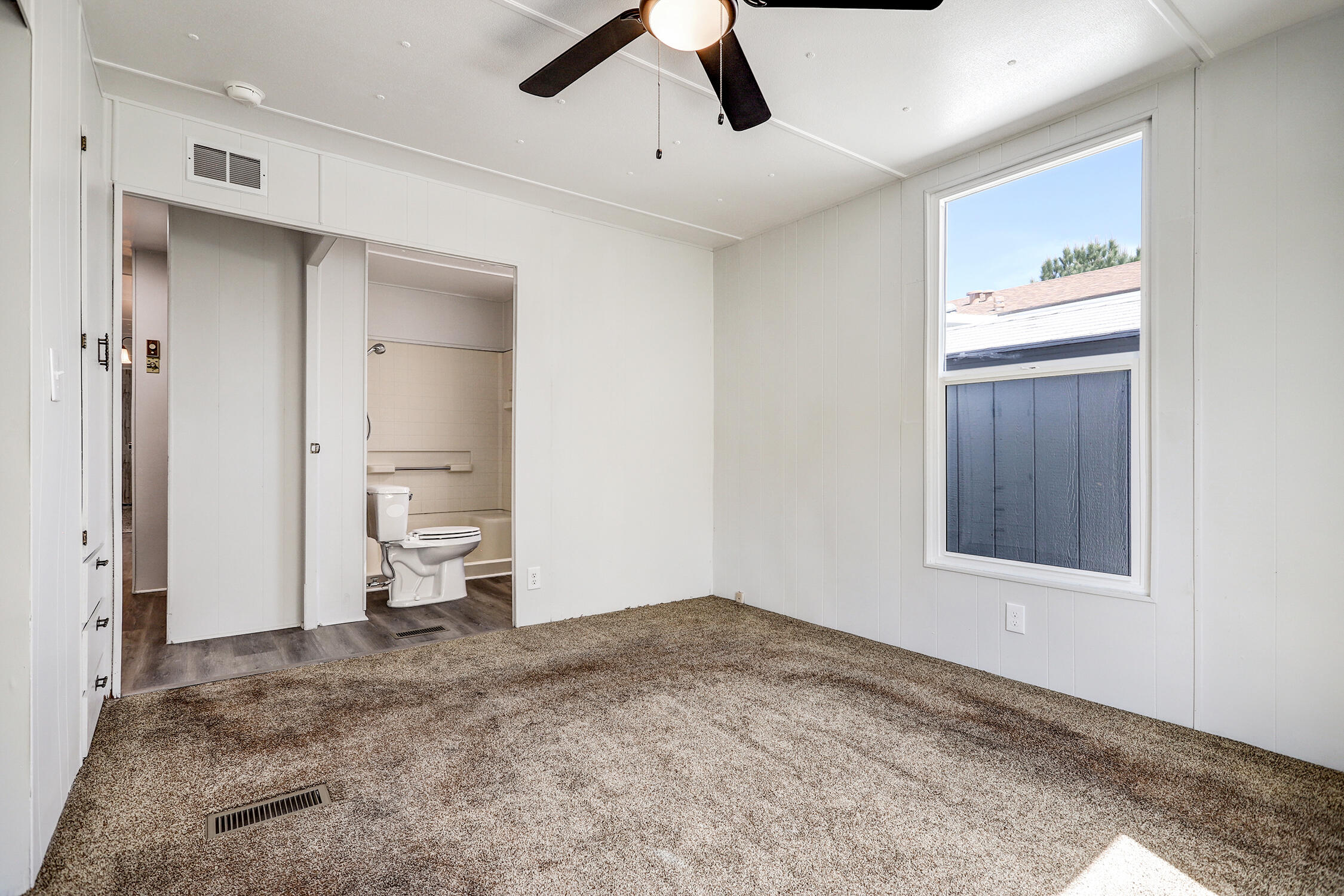 7112 PAN AMERICAN EAST NE 113