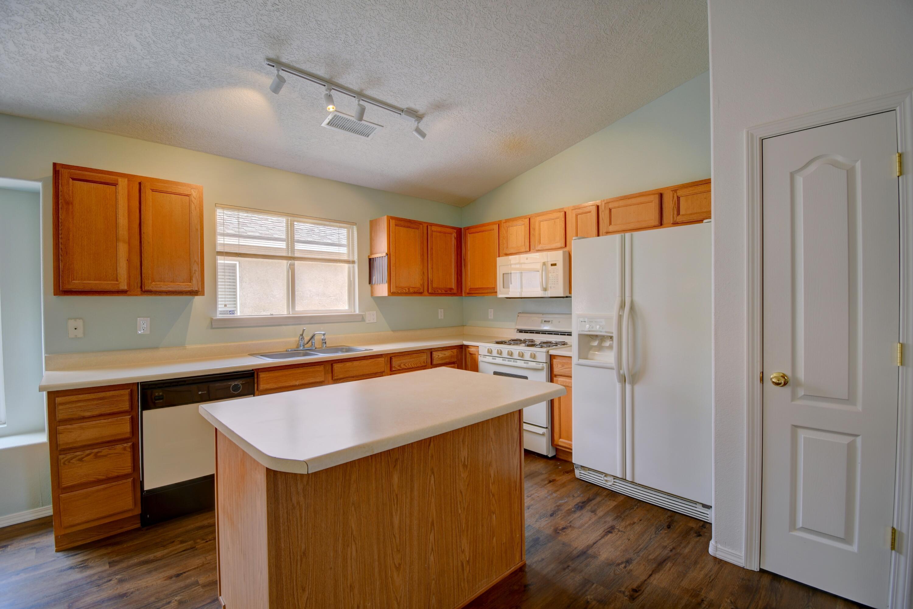 4444 Snowheights Circle SE