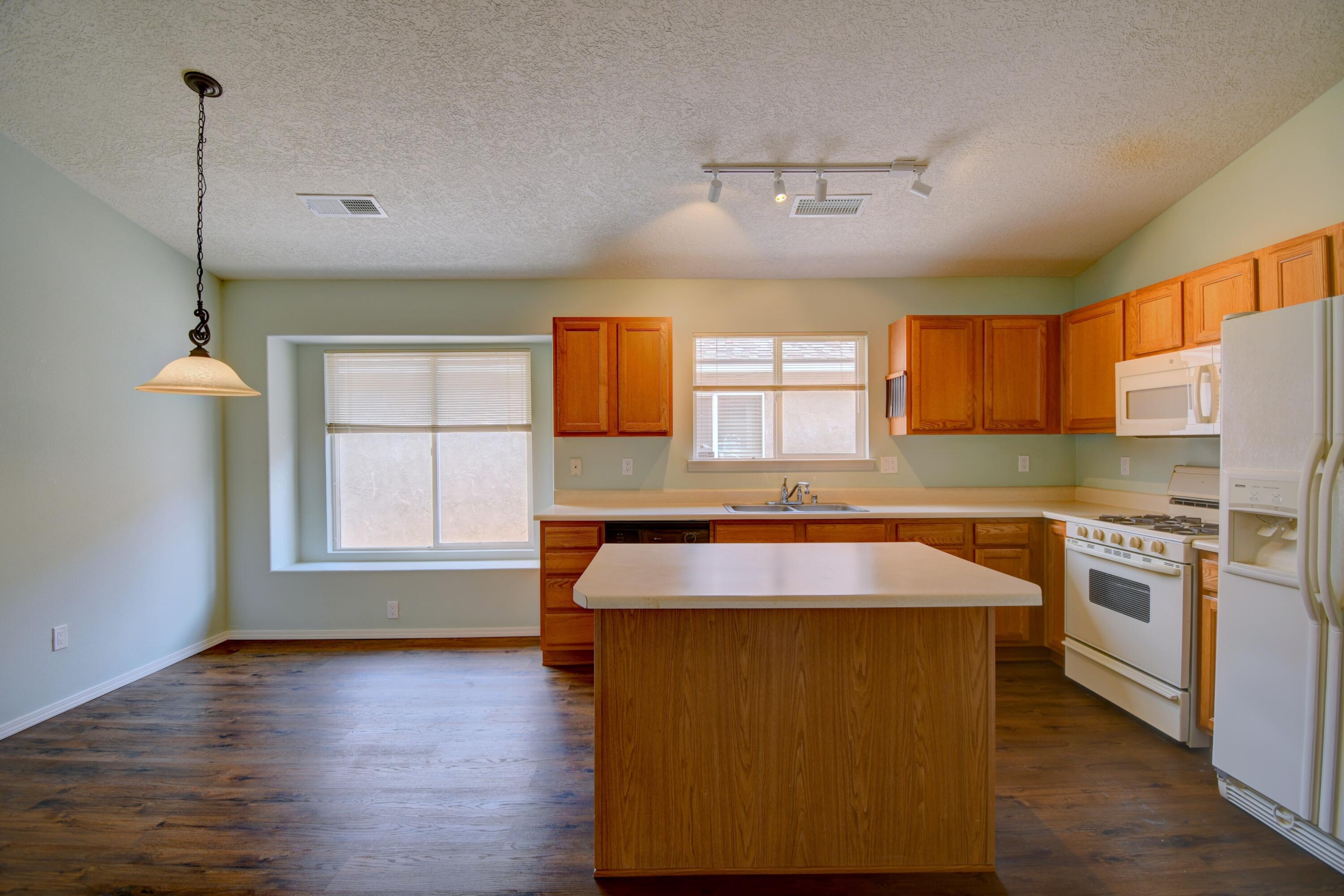 4444 Snowheights Circle SE