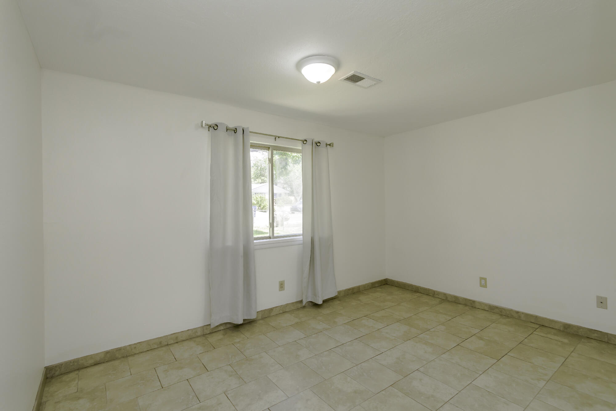 1909 Othello Court NE