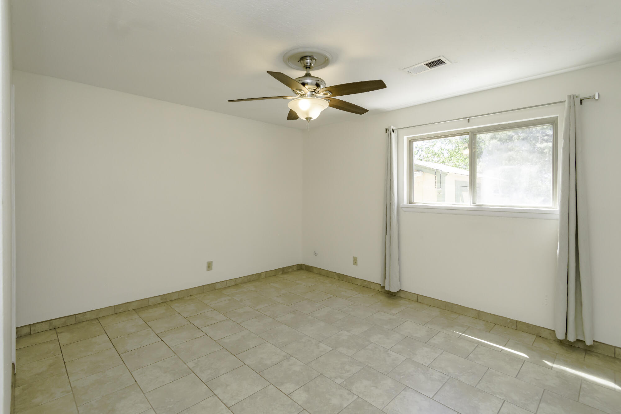 1909 Othello Court NE
