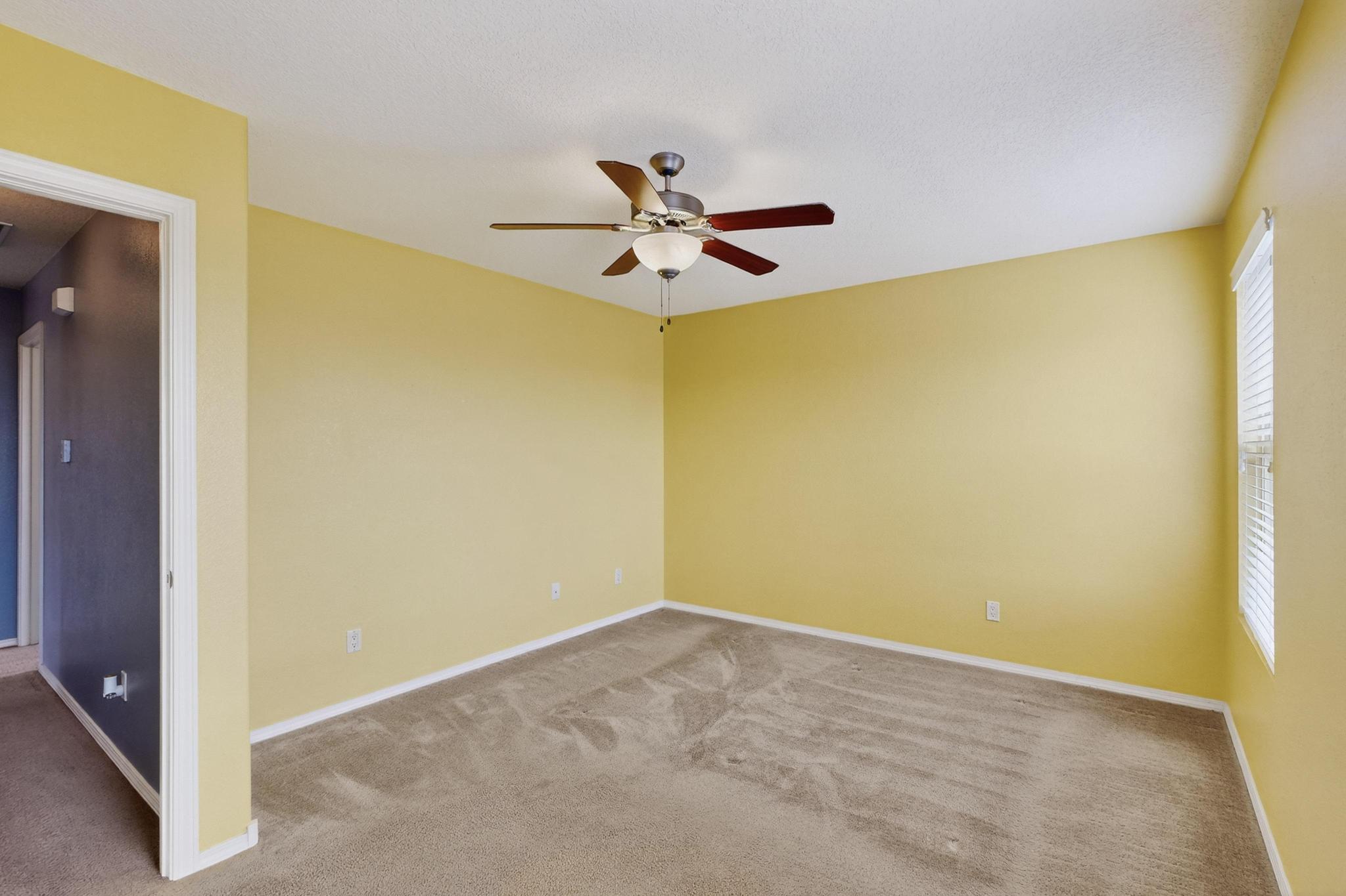 107 OAKWOOD Court SW