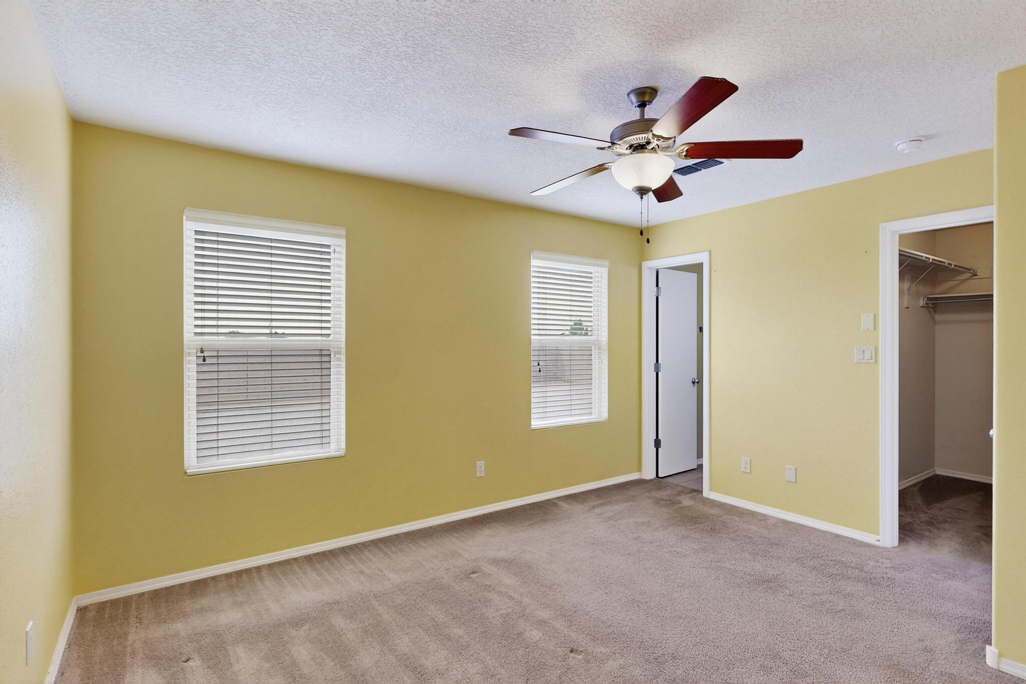 107 OAKWOOD Court SW