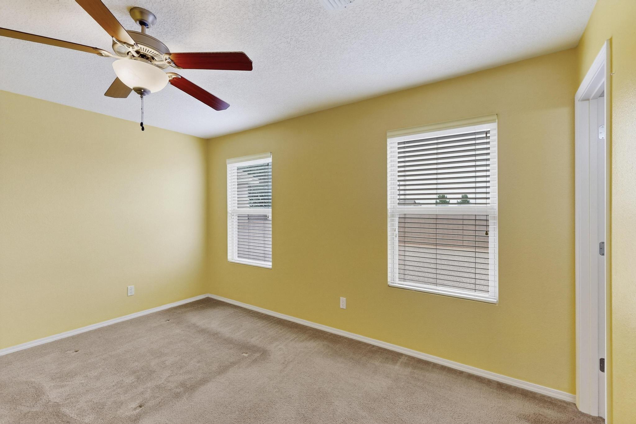 107 OAKWOOD Court SW