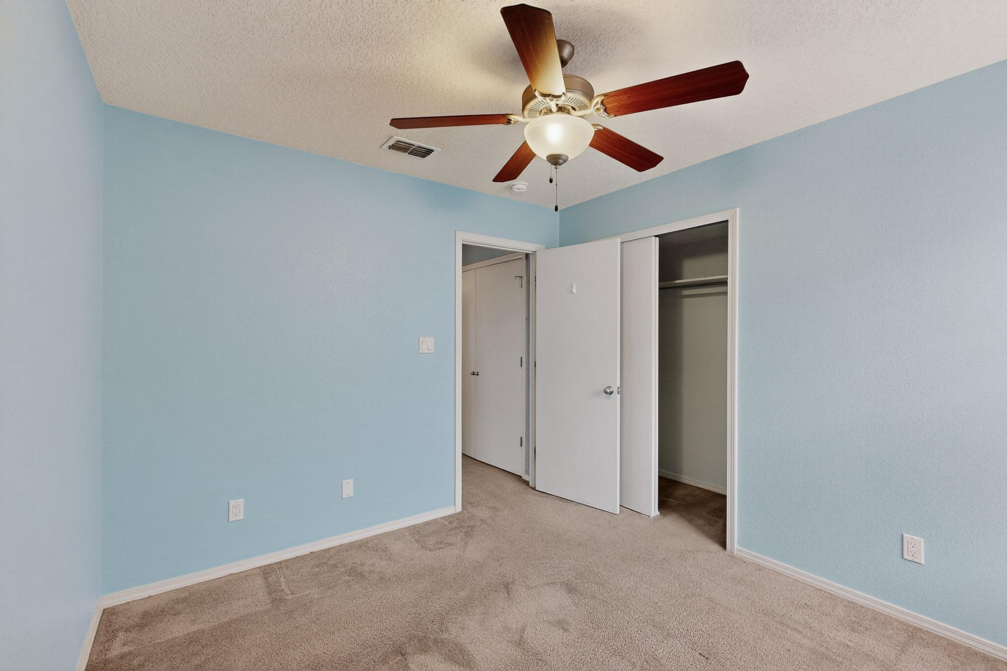 107 OAKWOOD Court SW