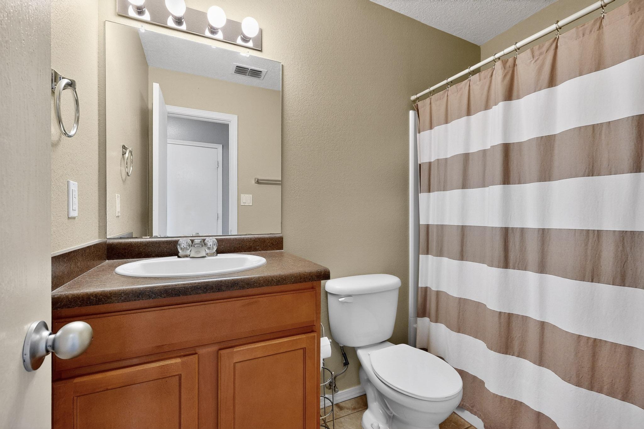 107 OAKWOOD Court SW