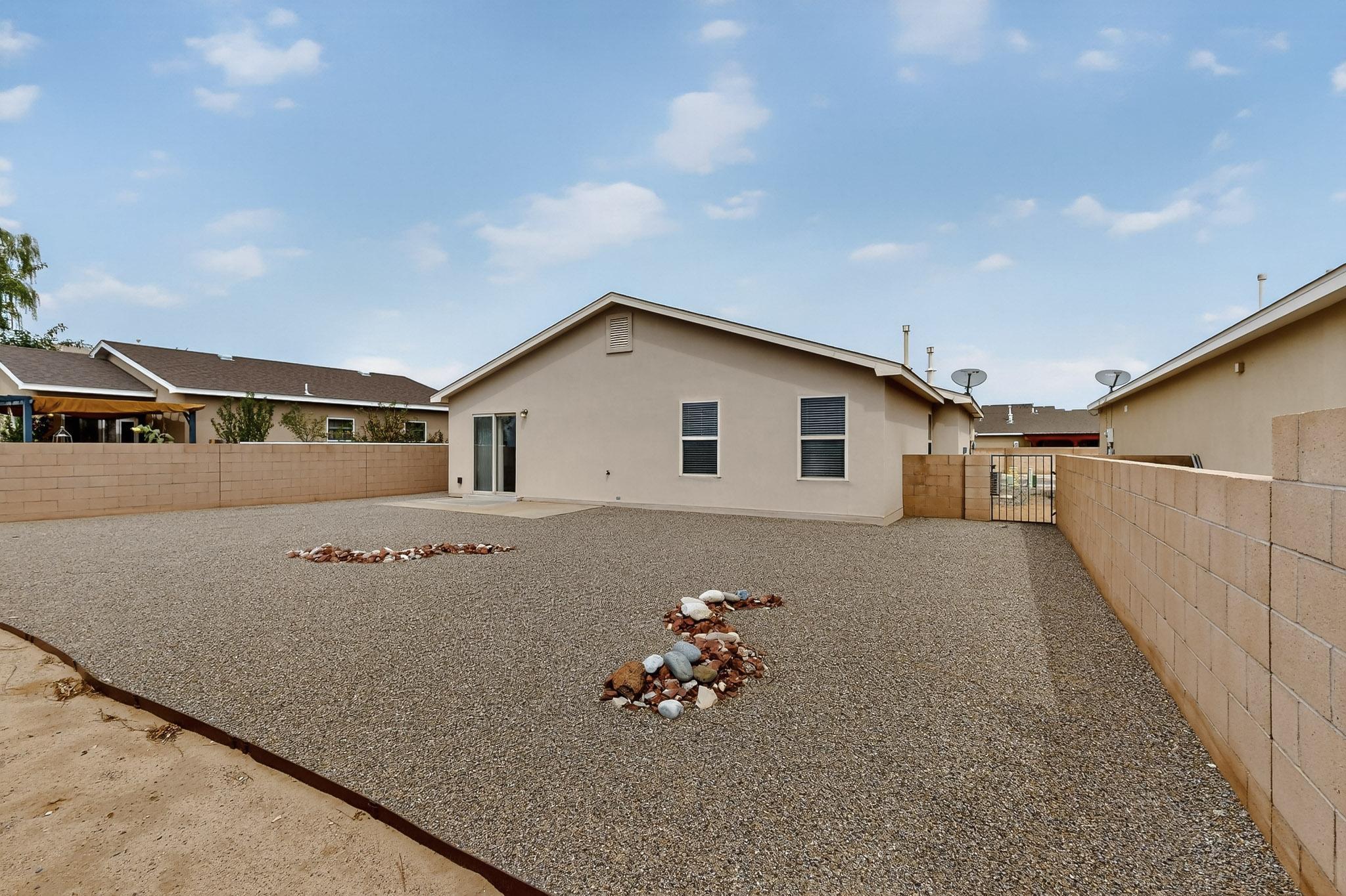 107 OAKWOOD Court SW