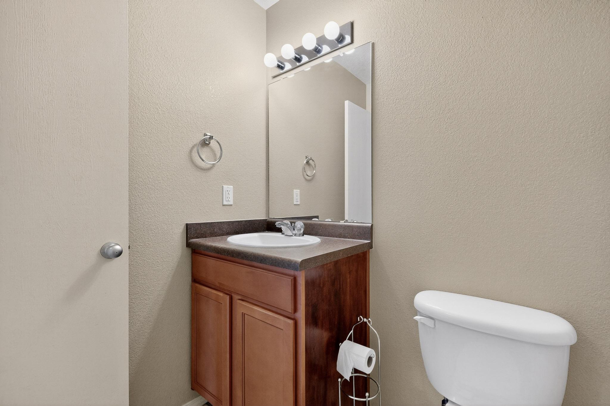 107 OAKWOOD Court SW