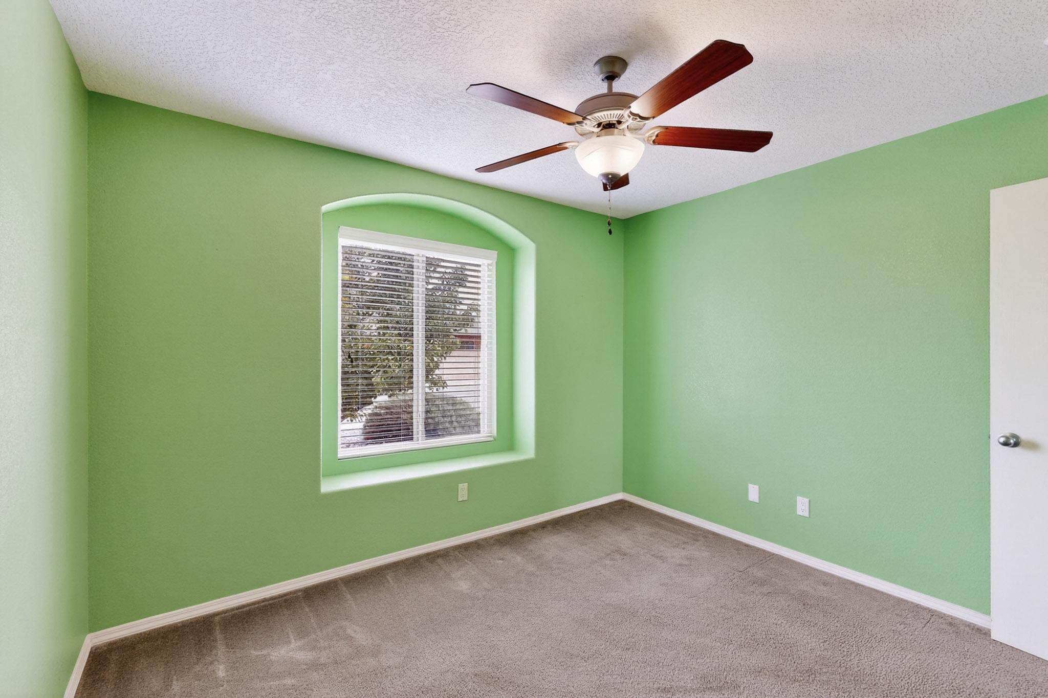 107 OAKWOOD Court SW