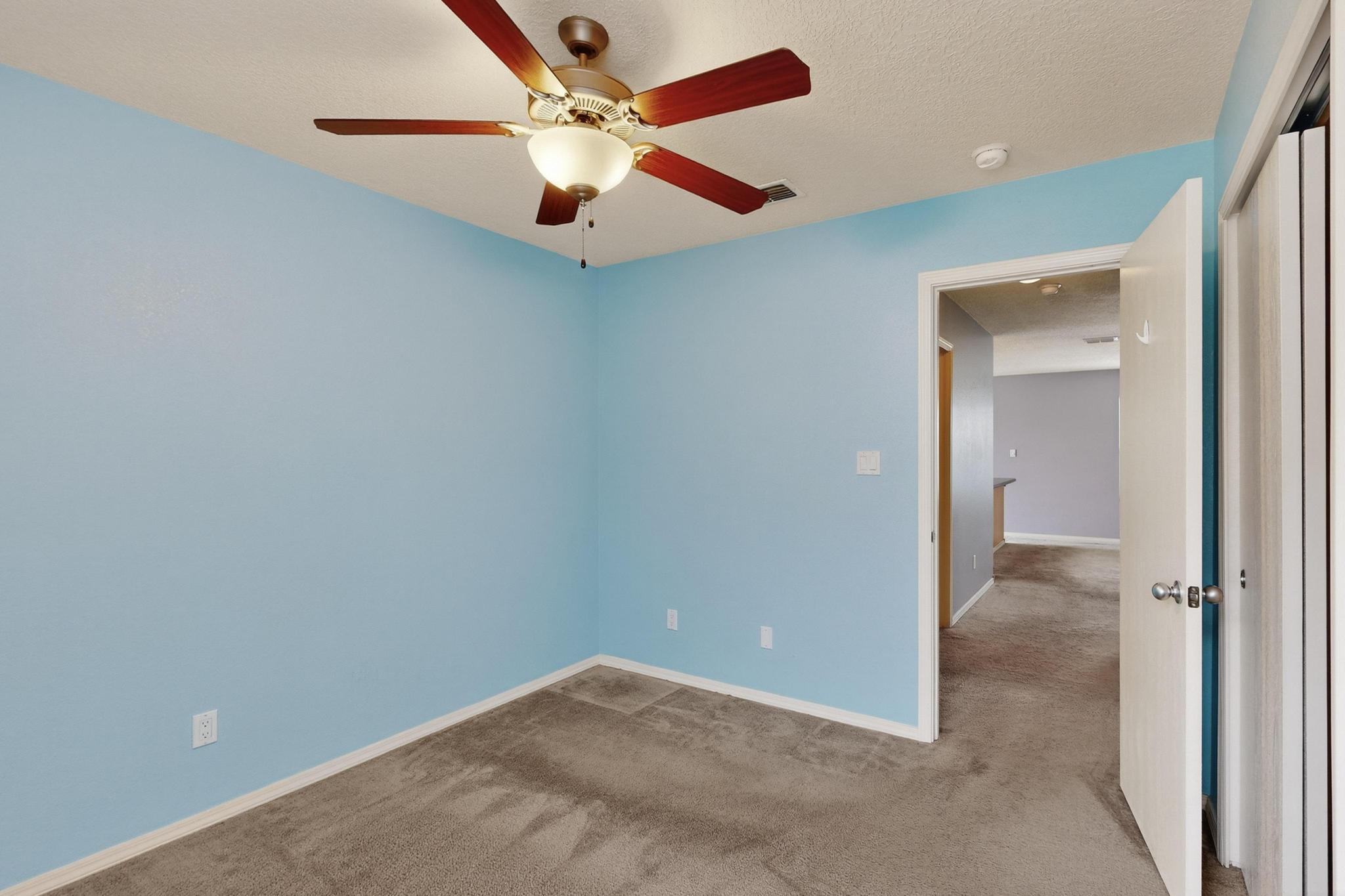 107 OAKWOOD Court SW