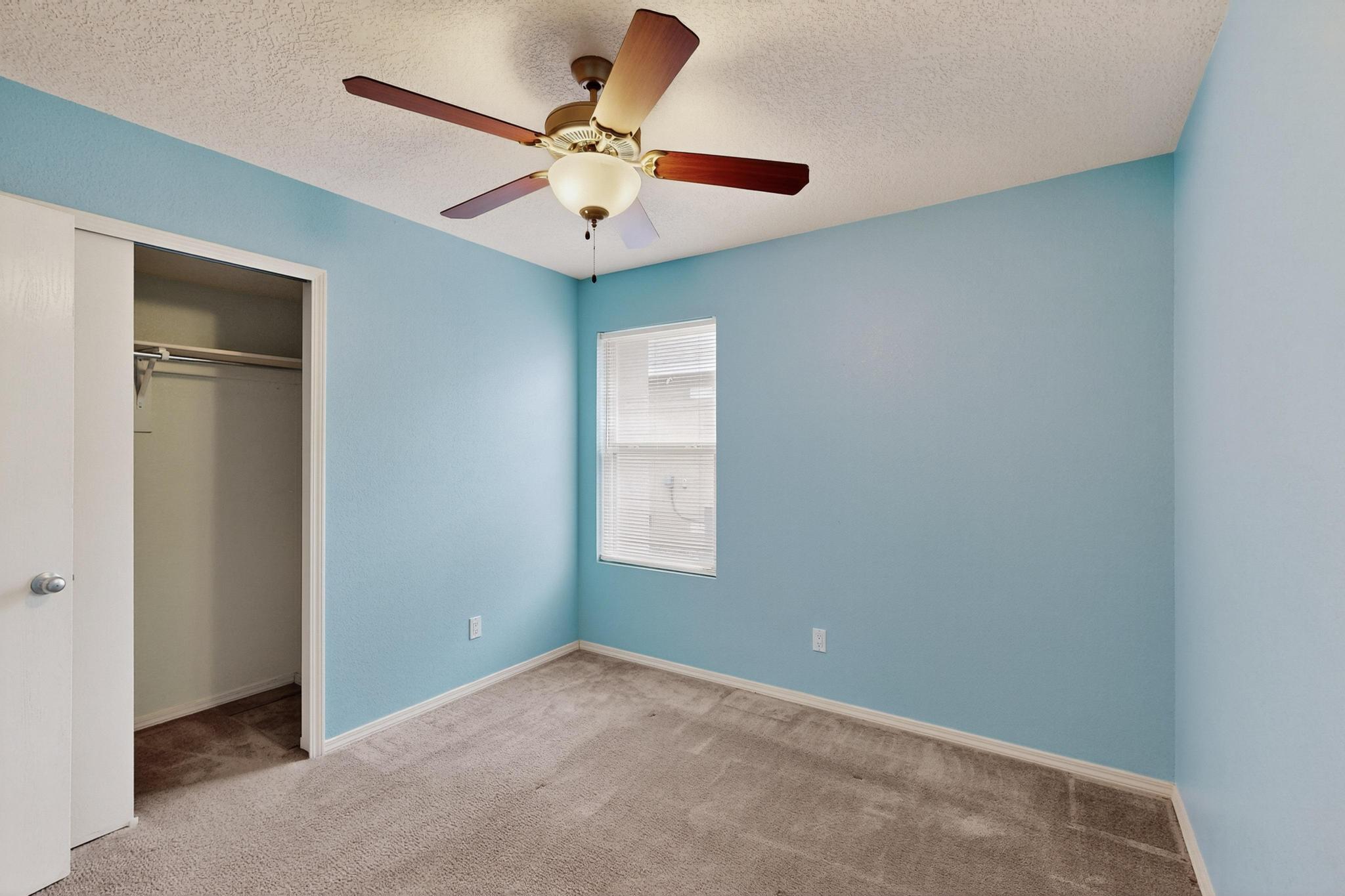 107 OAKWOOD Court SW