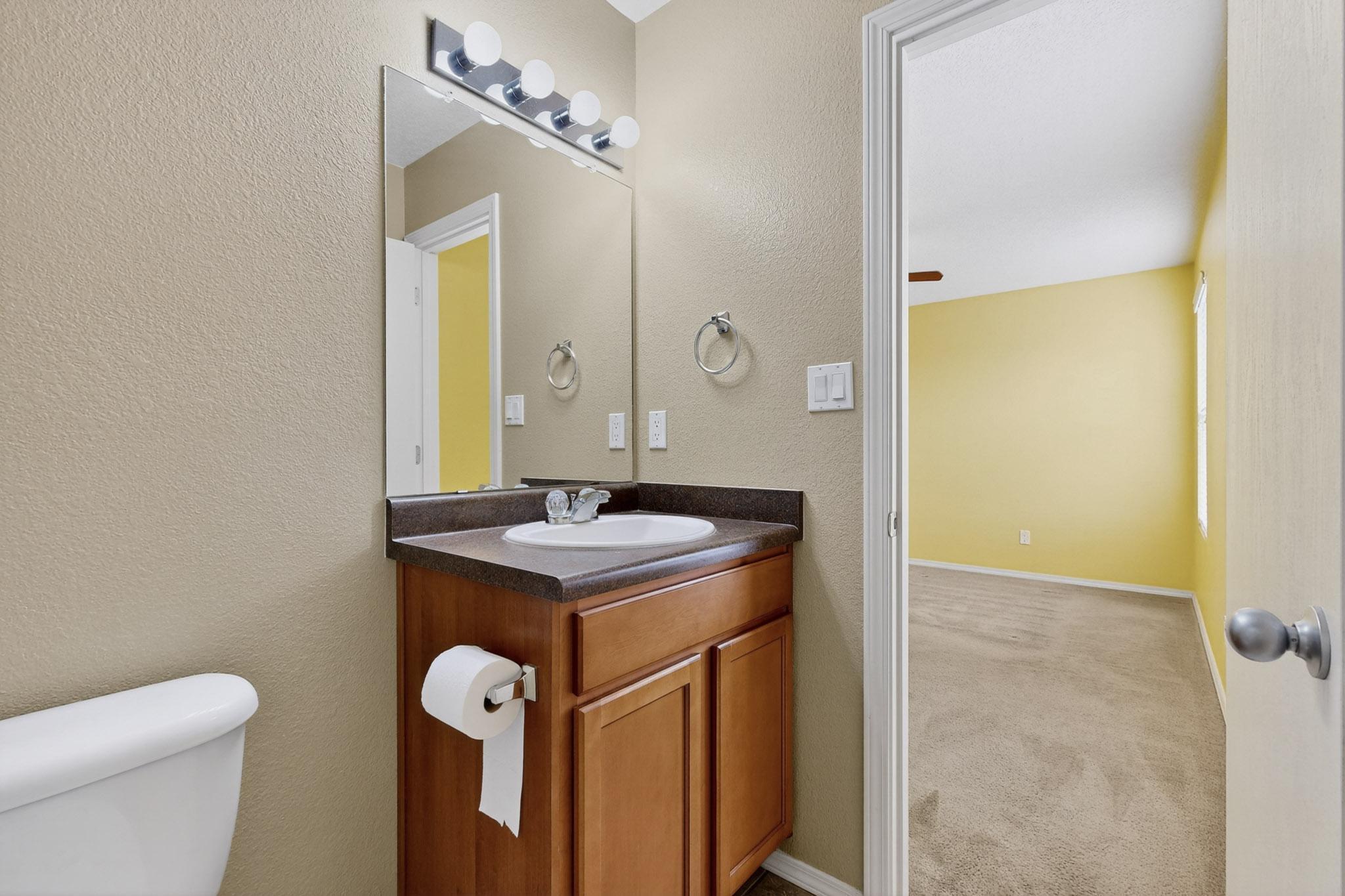 107 OAKWOOD Court SW