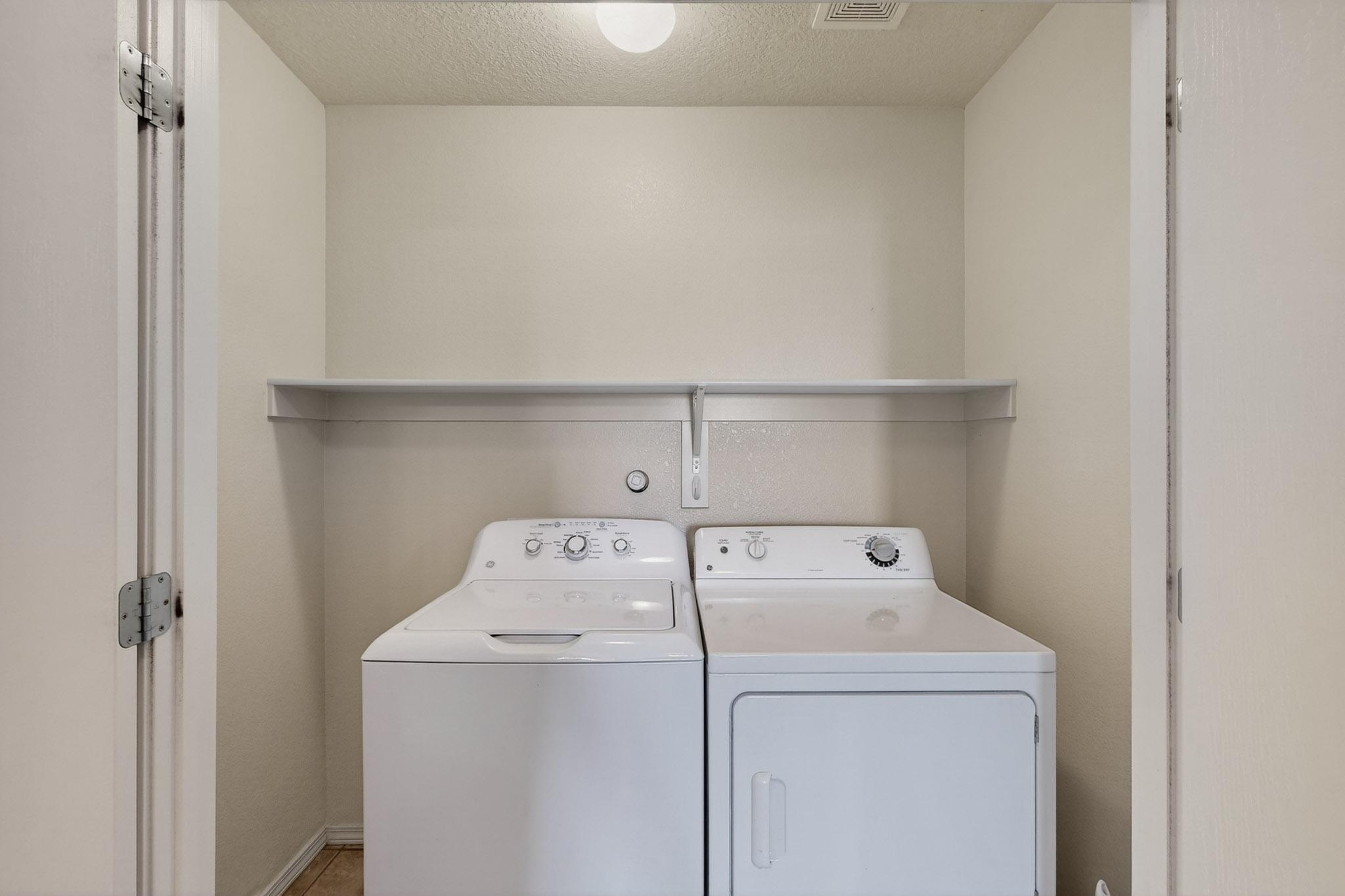 107 OAKWOOD Court SW