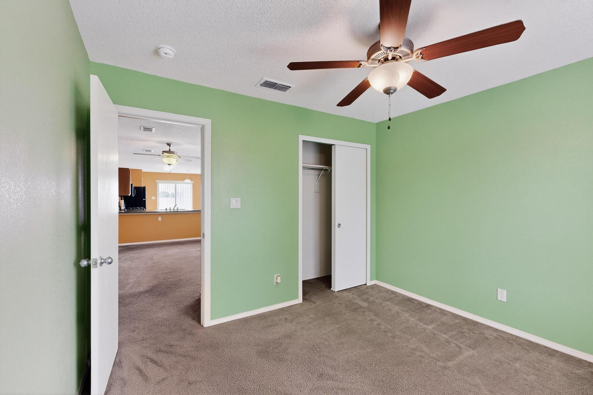 107 OAKWOOD Court SW