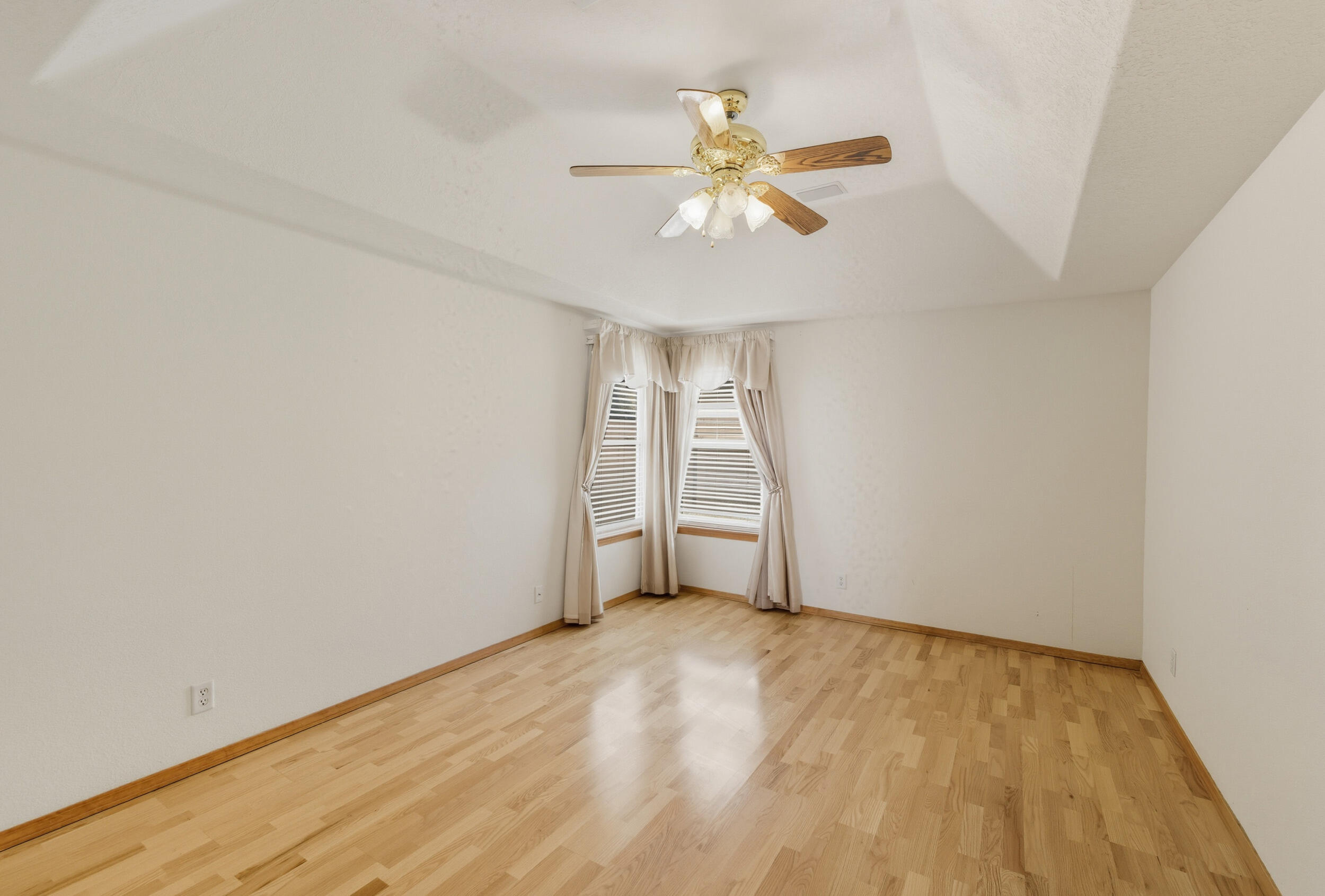 1666 LOS CERRITOS Road NW