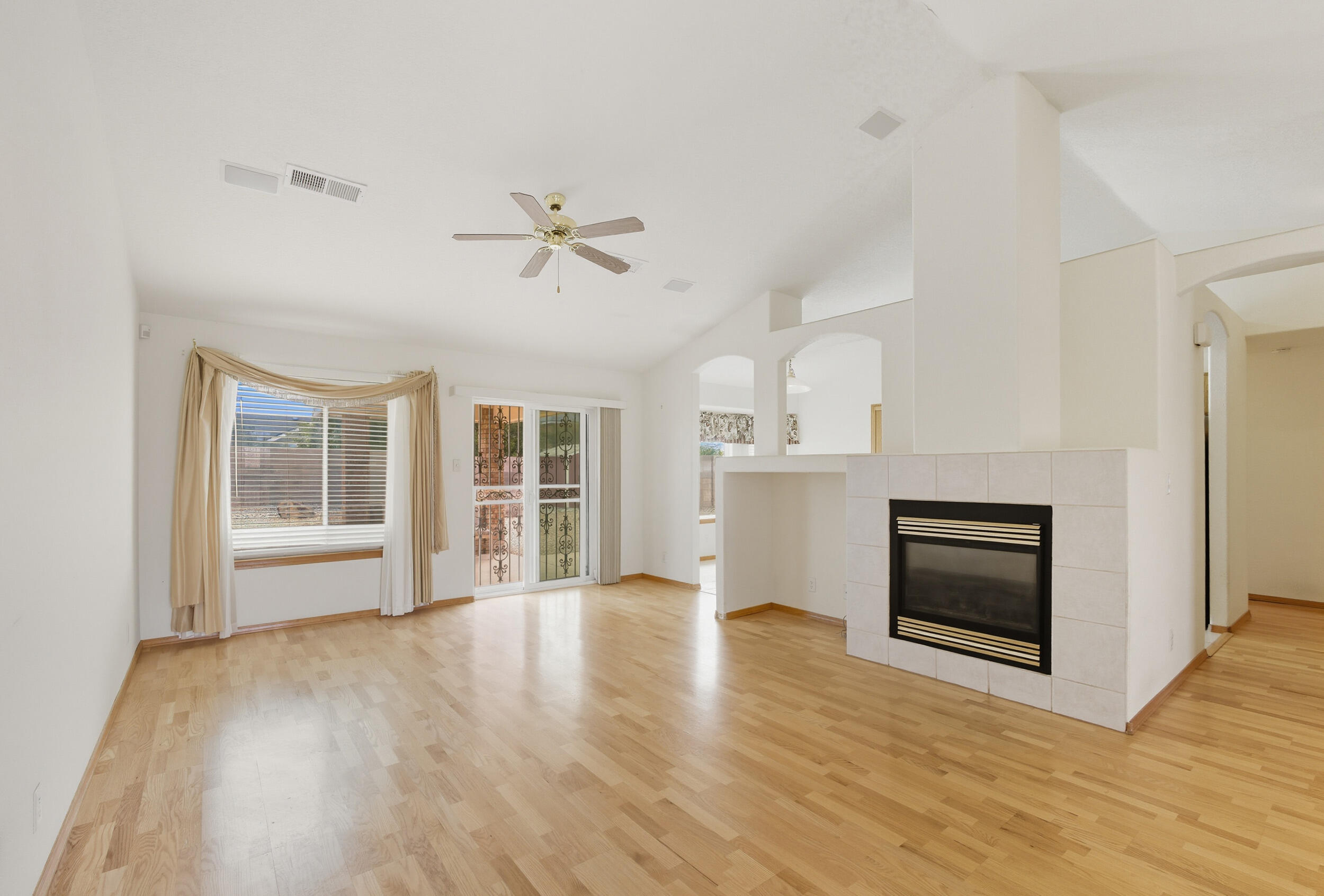 1666 LOS CERRITOS Road NW