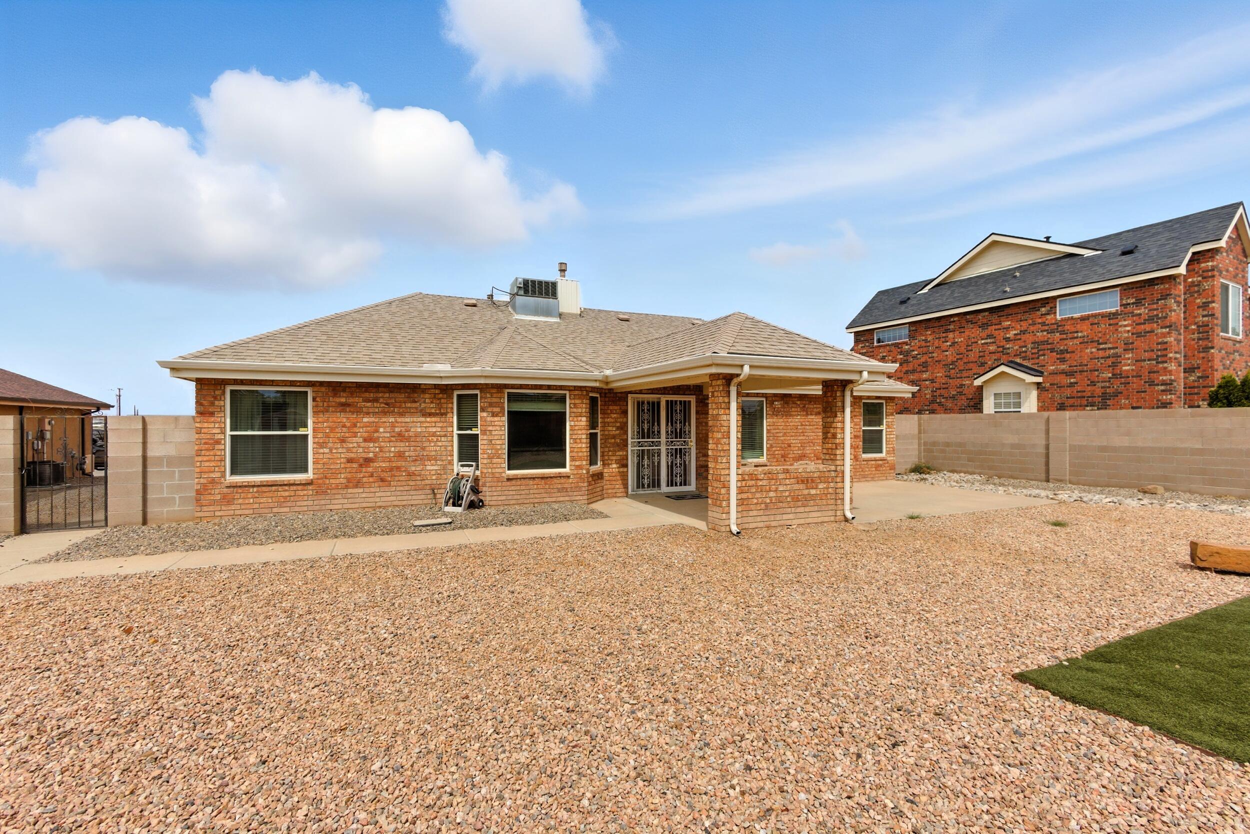 1666 LOS CERRITOS Road NW