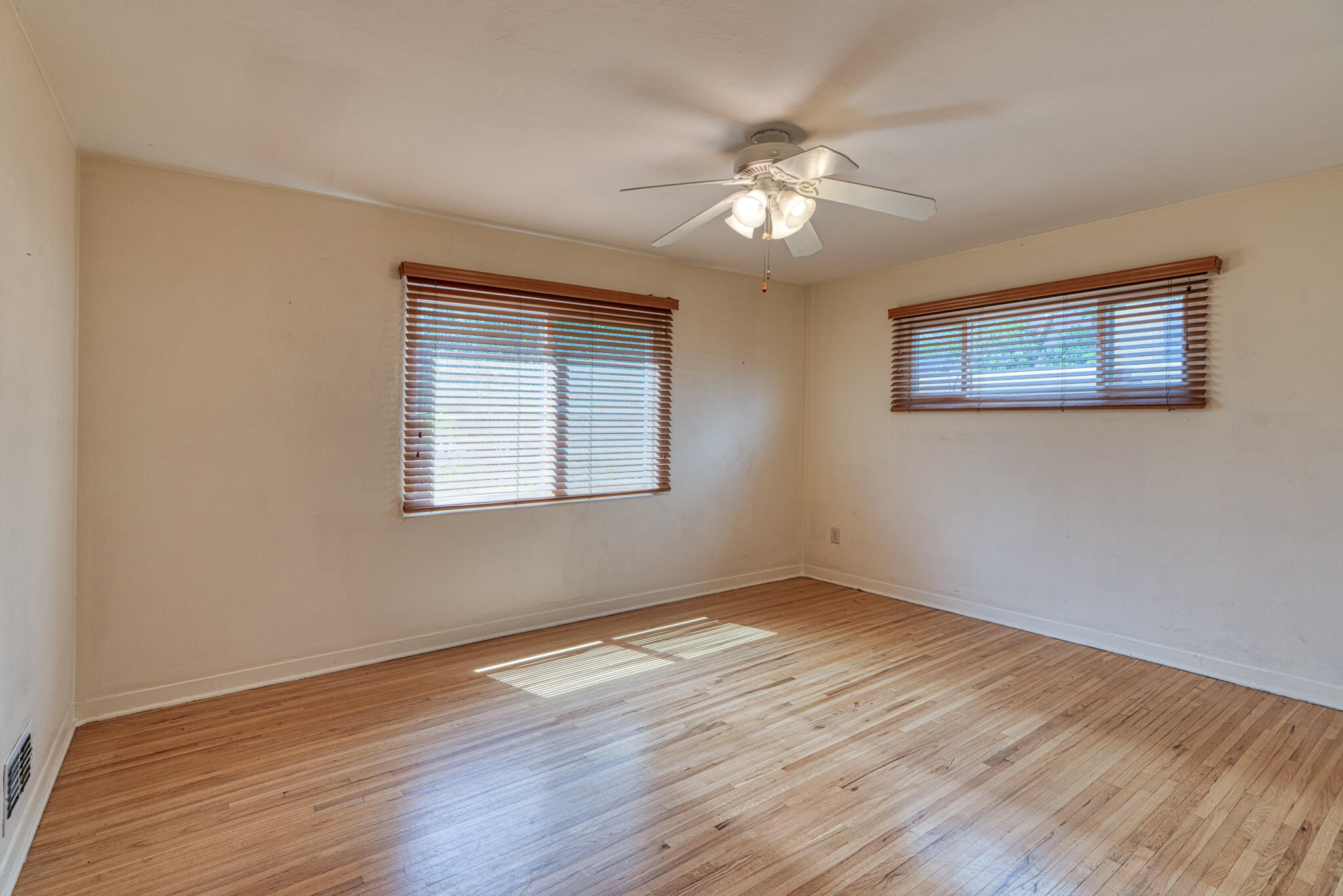 1416 QUINCY Street NE