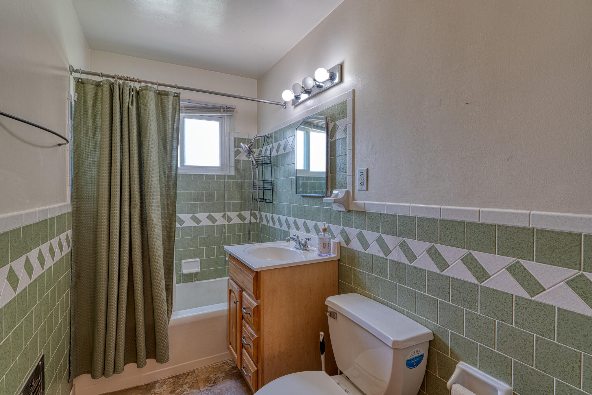 1416 QUINCY Street NE