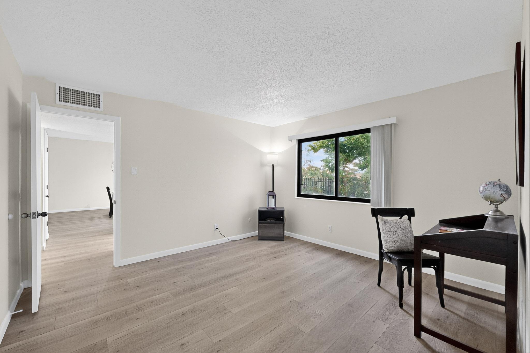 1305 Boulevard SE C