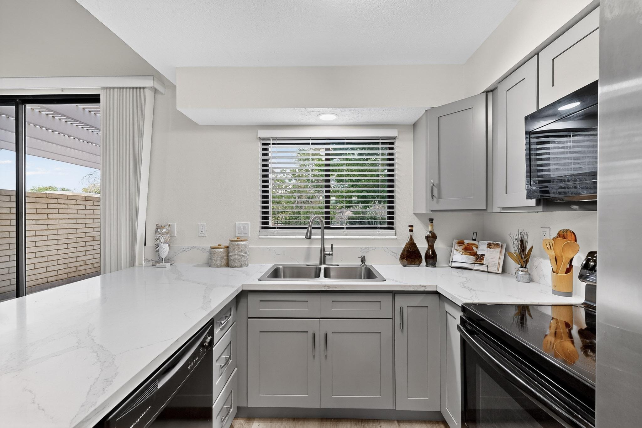 1305 Boulevard SE C