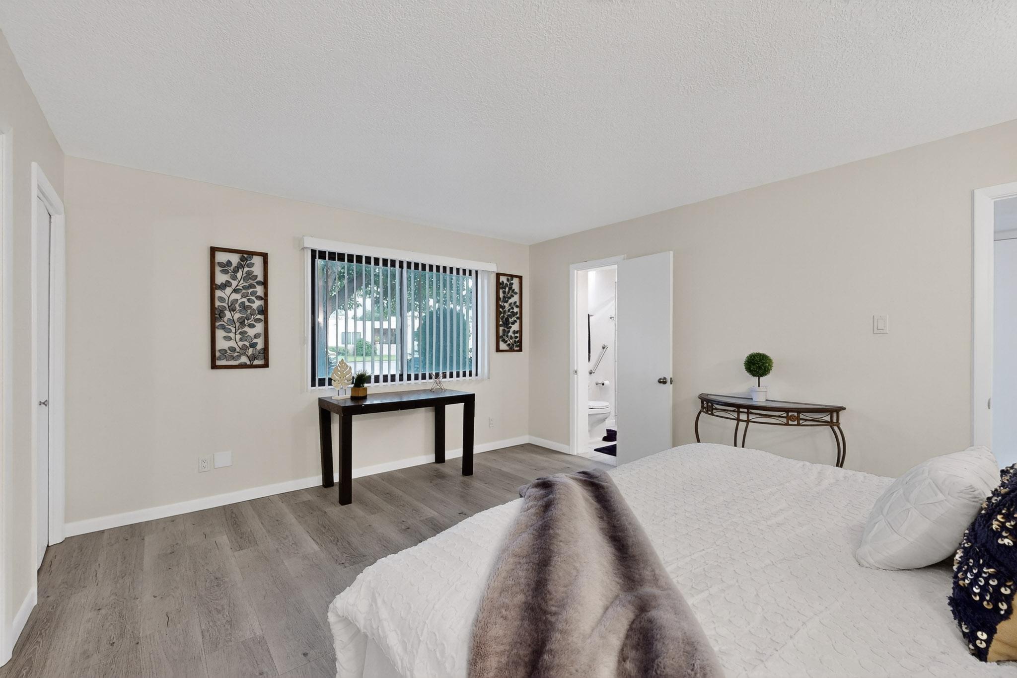 1305 Boulevard SE C