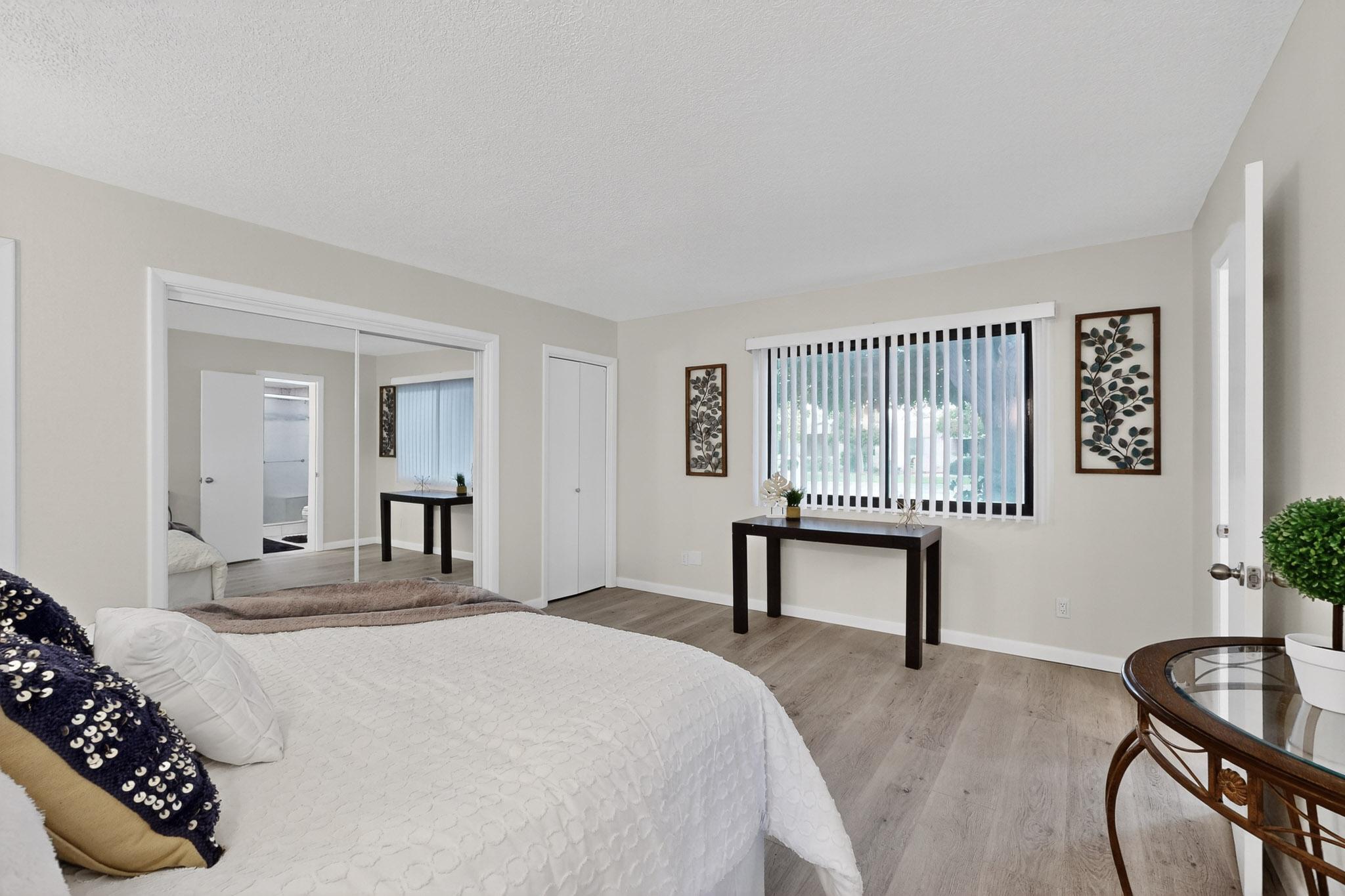 1305 Boulevard SE C