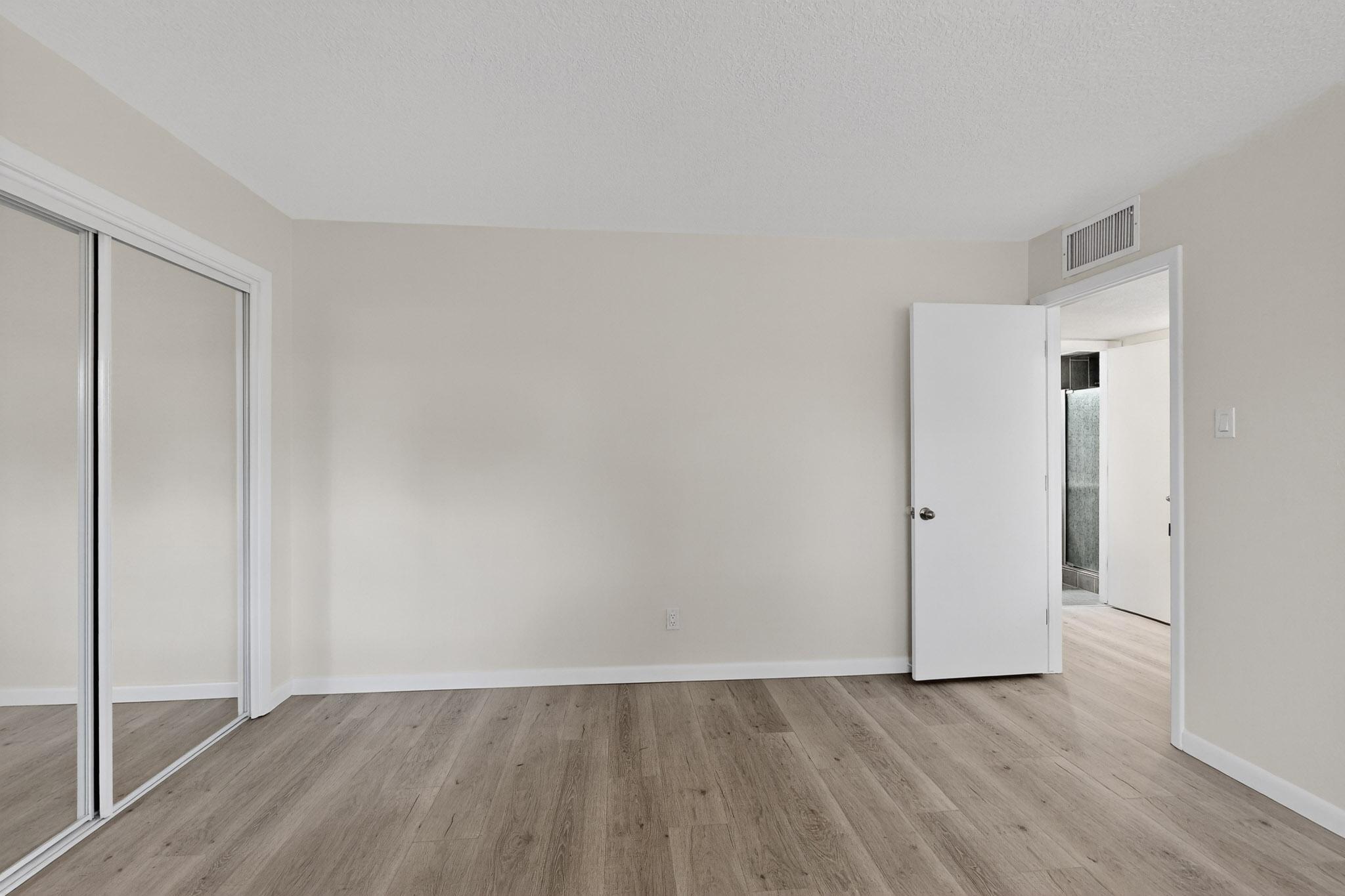 1305 Boulevard SE C