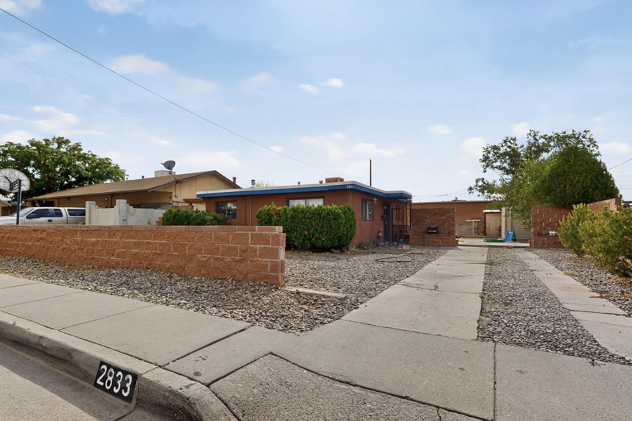 2833 HERMOSA Drive NE