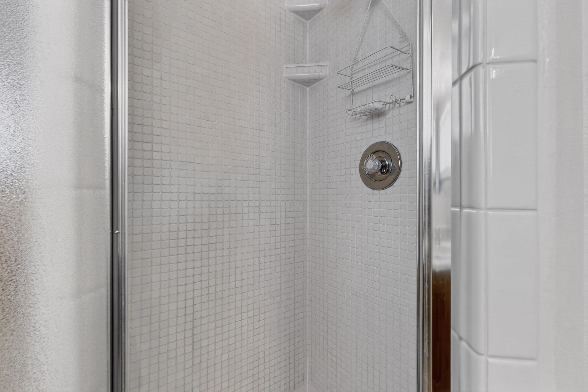 4805 HILTON Avenue NE