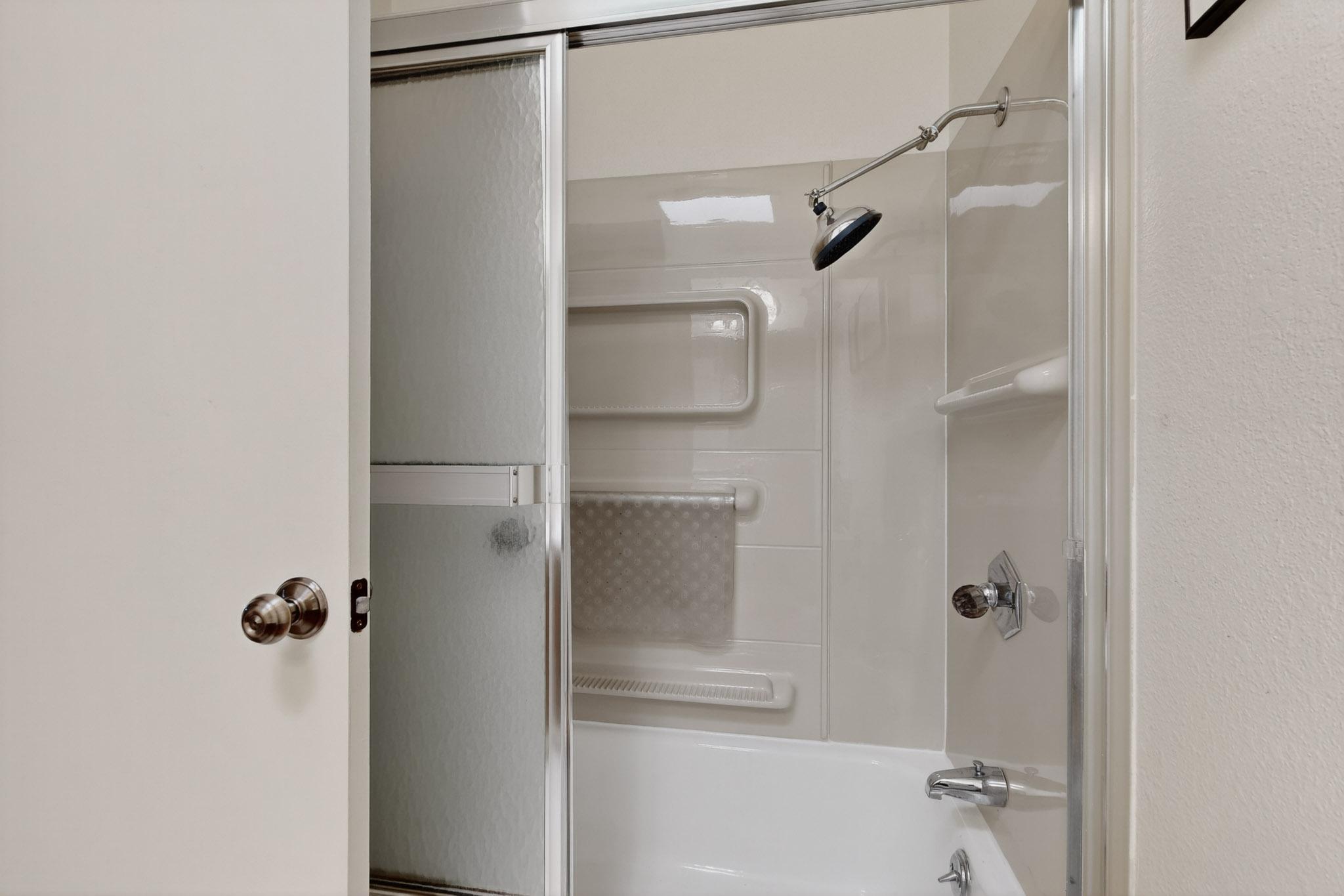 4805 HILTON Avenue NE