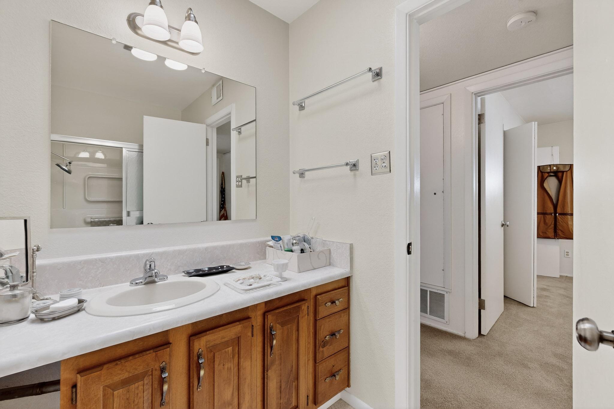 4805 HILTON Avenue NE