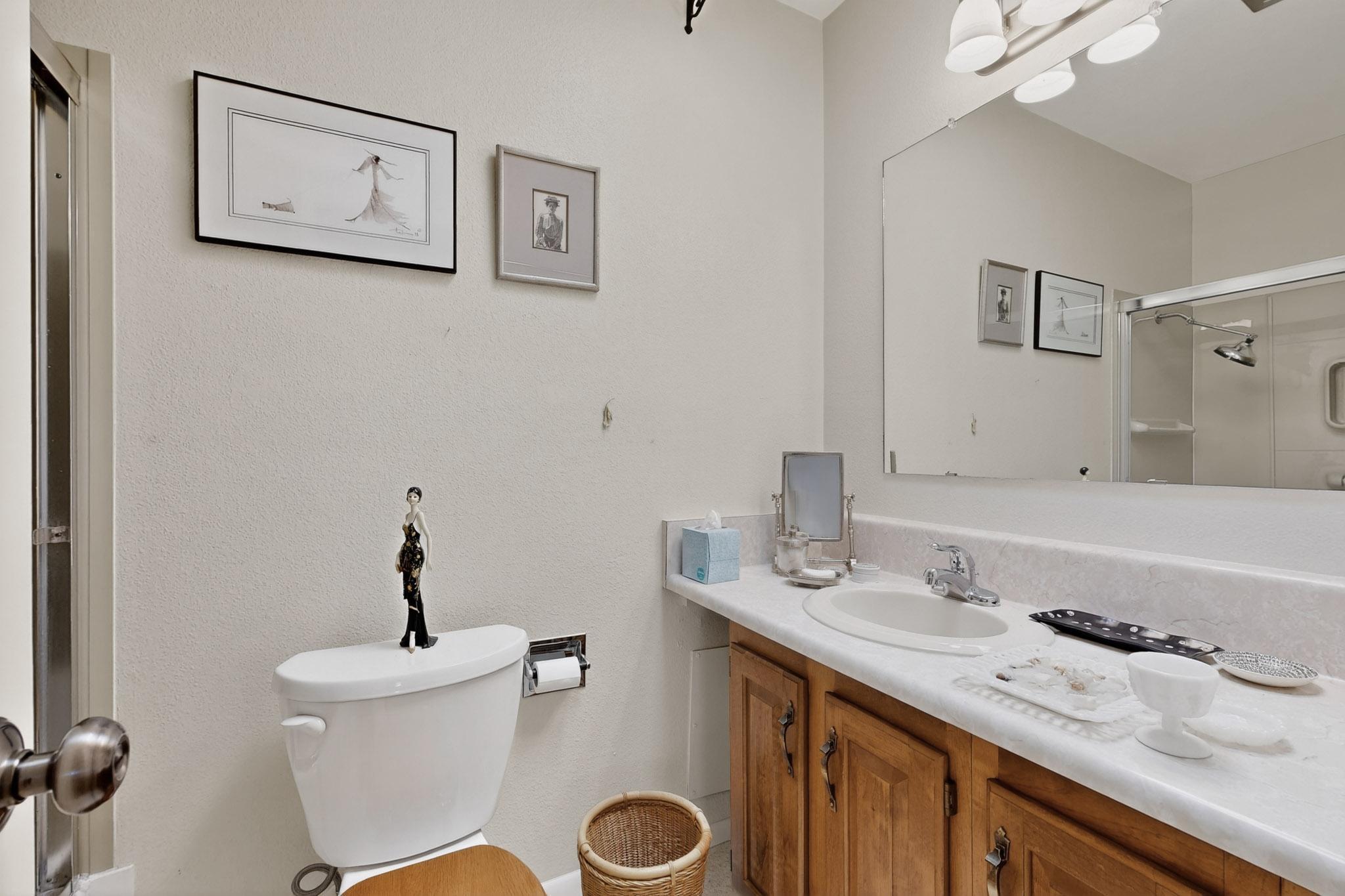 4805 HILTON Avenue NE