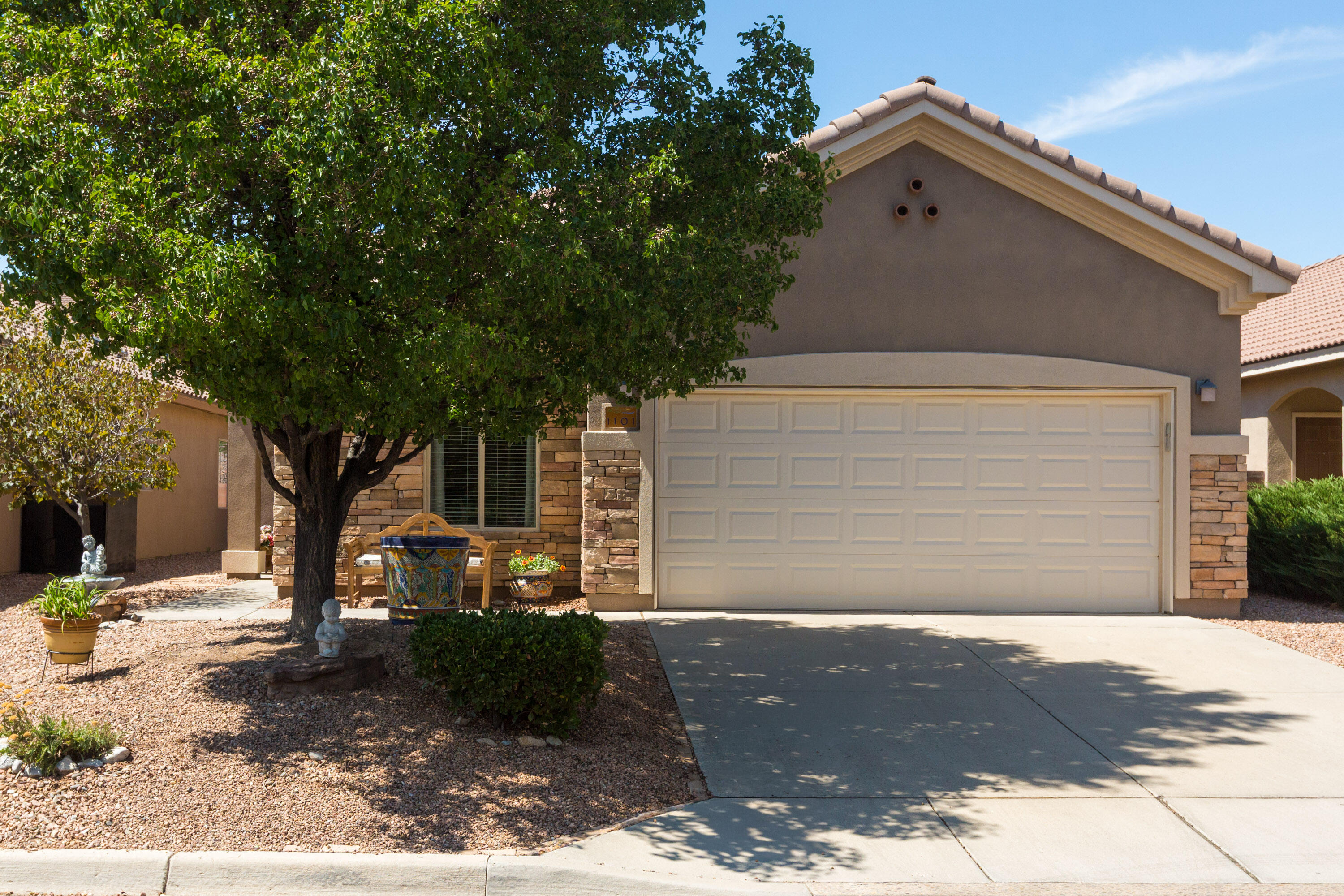 1011 DESERT WILLOW Court