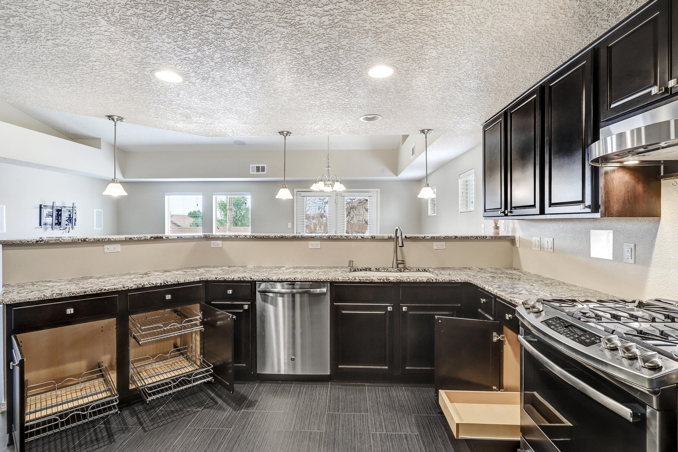 6400 RIMERA Avenue NW