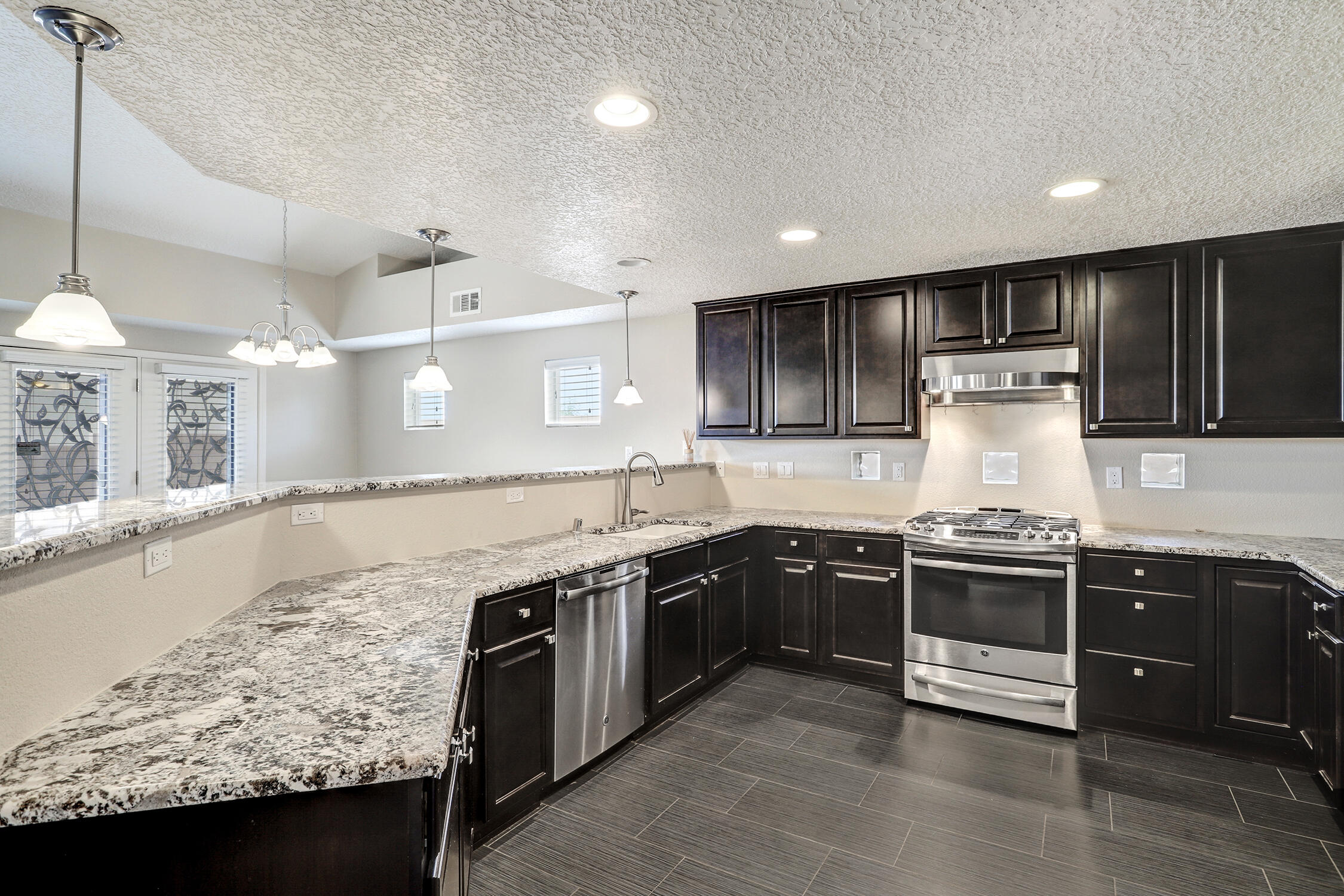 6400 RIMERA Avenue NW